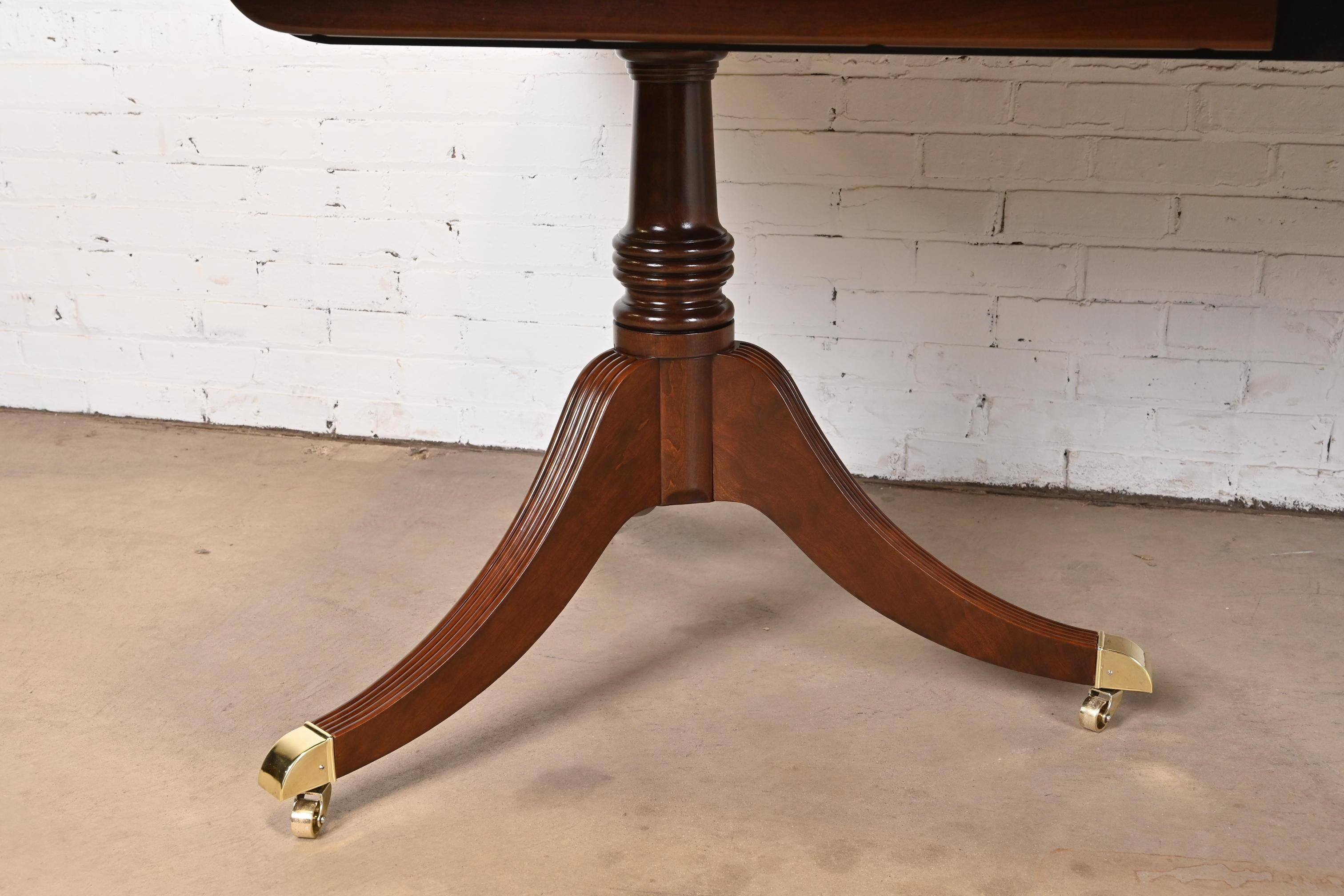 Baker Furniture Georgian Mahogany Double Pedestal Dining Table, Newly Refinished For Sale 4