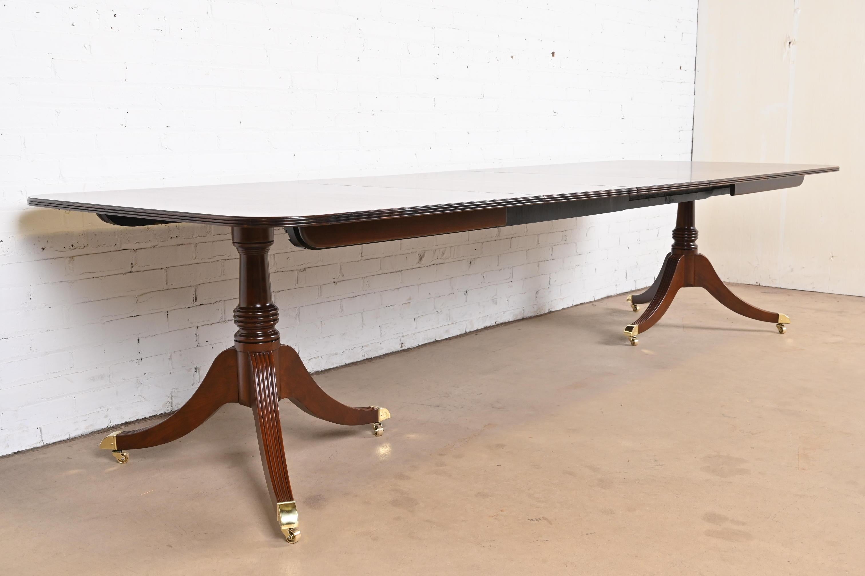 American Baker Furniture Georgian Mahogany Double Pedestal Dining Table, Newly Refinished For Sale