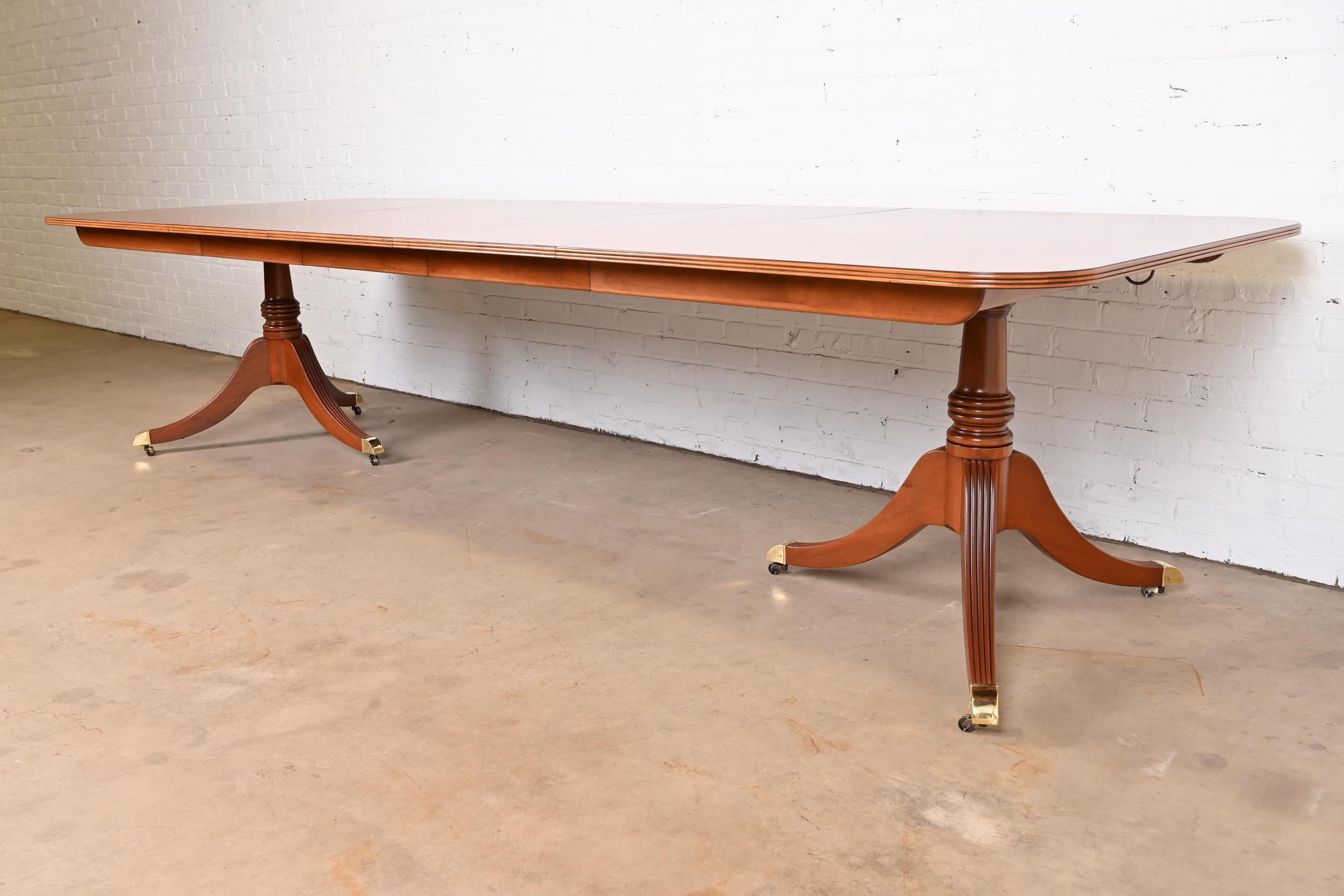 Baker Furniture Georgian Mahogany Double Pedestal Dining Table, Refinished In Good Condition In South Bend, IN