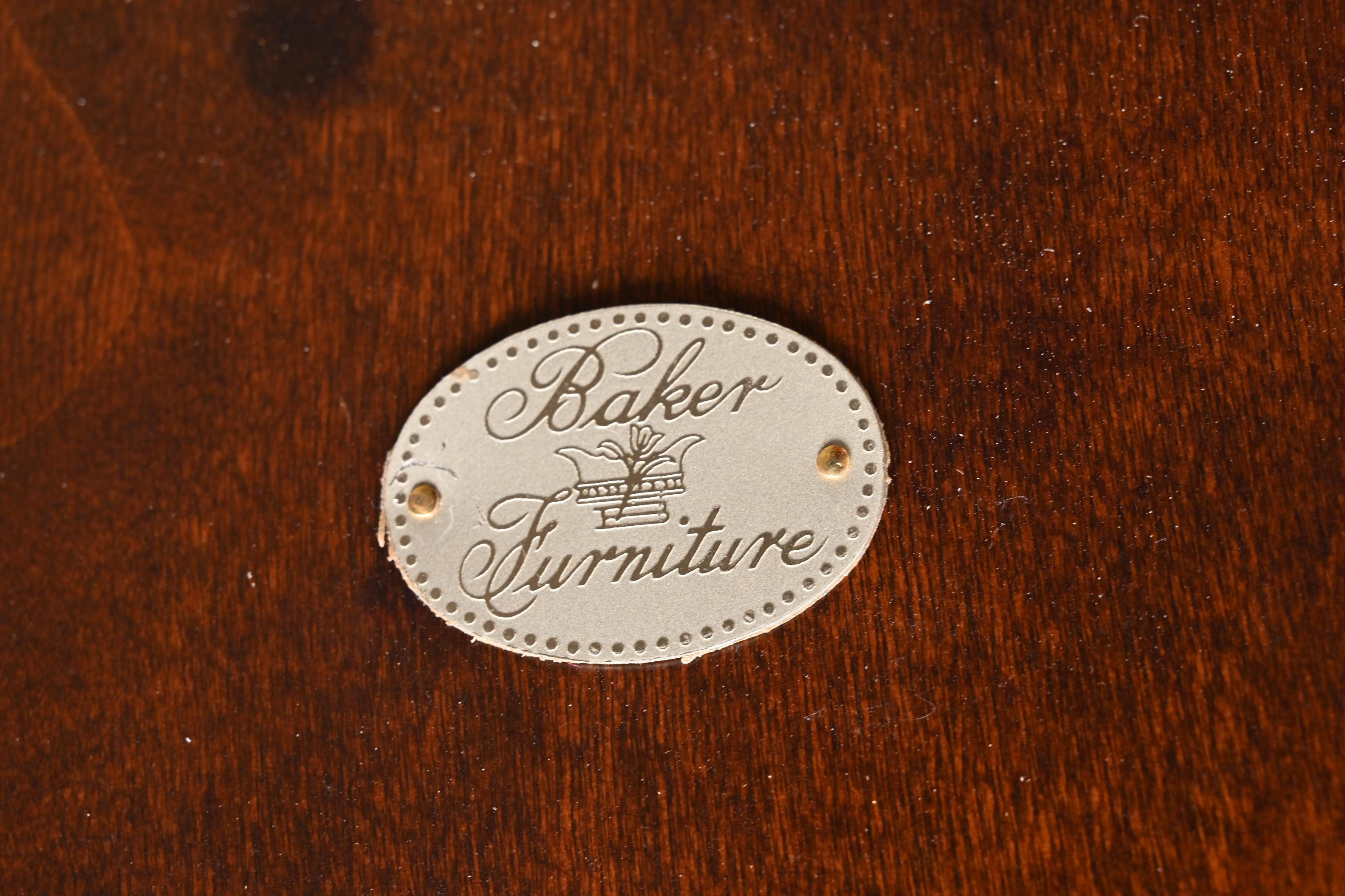 ausziehbarer Esstisch aus georgianischem Mahagoni mit doppeltem Sockel von Baker Furniture 4