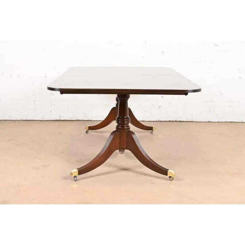Baker Furniture Georgian Mahogany Extension Dining Table, Newly Refinished en vente 3