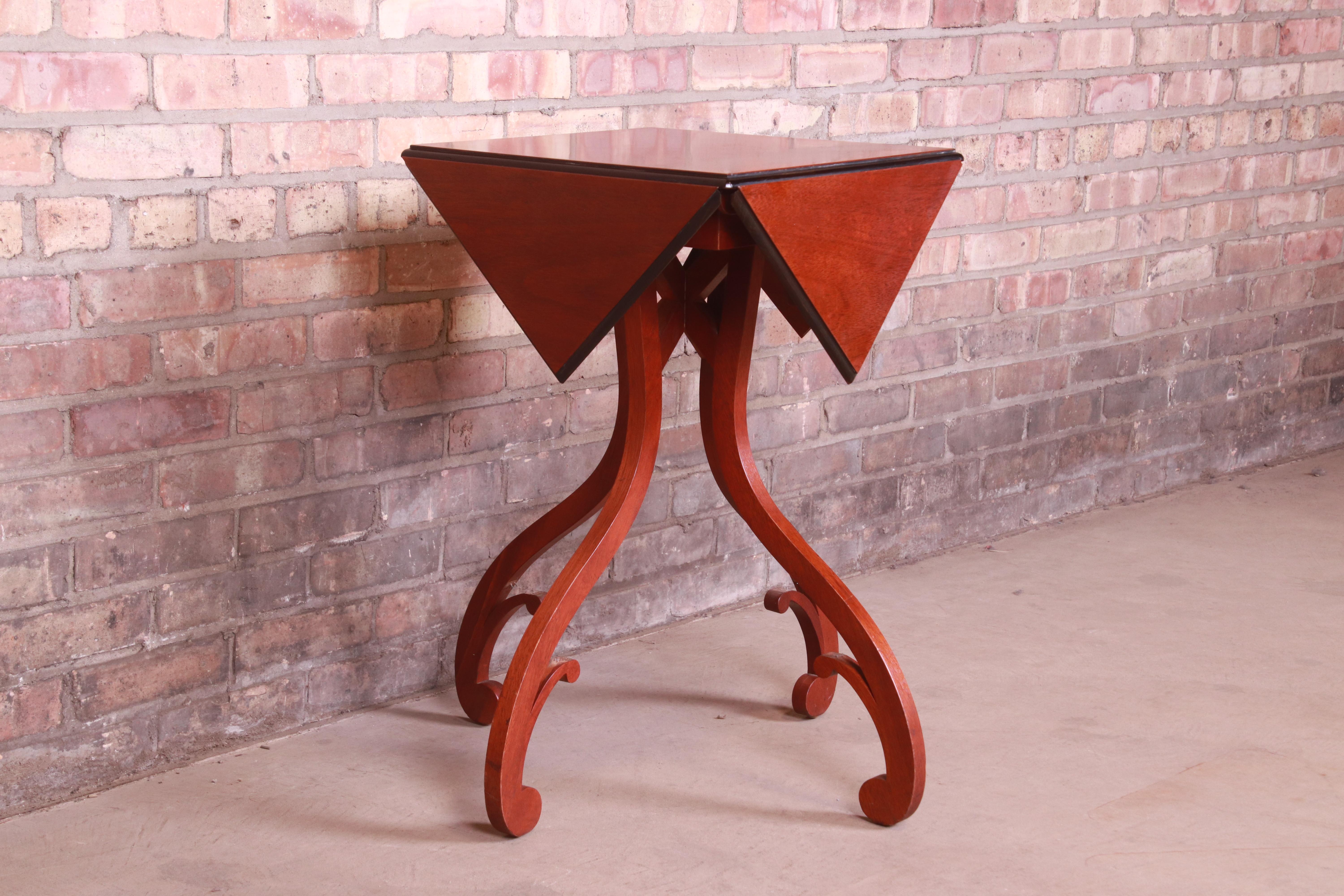 Baker Furniture Georgian Mahogany Handkerchief Drop Leaf Side Table For Sale 4