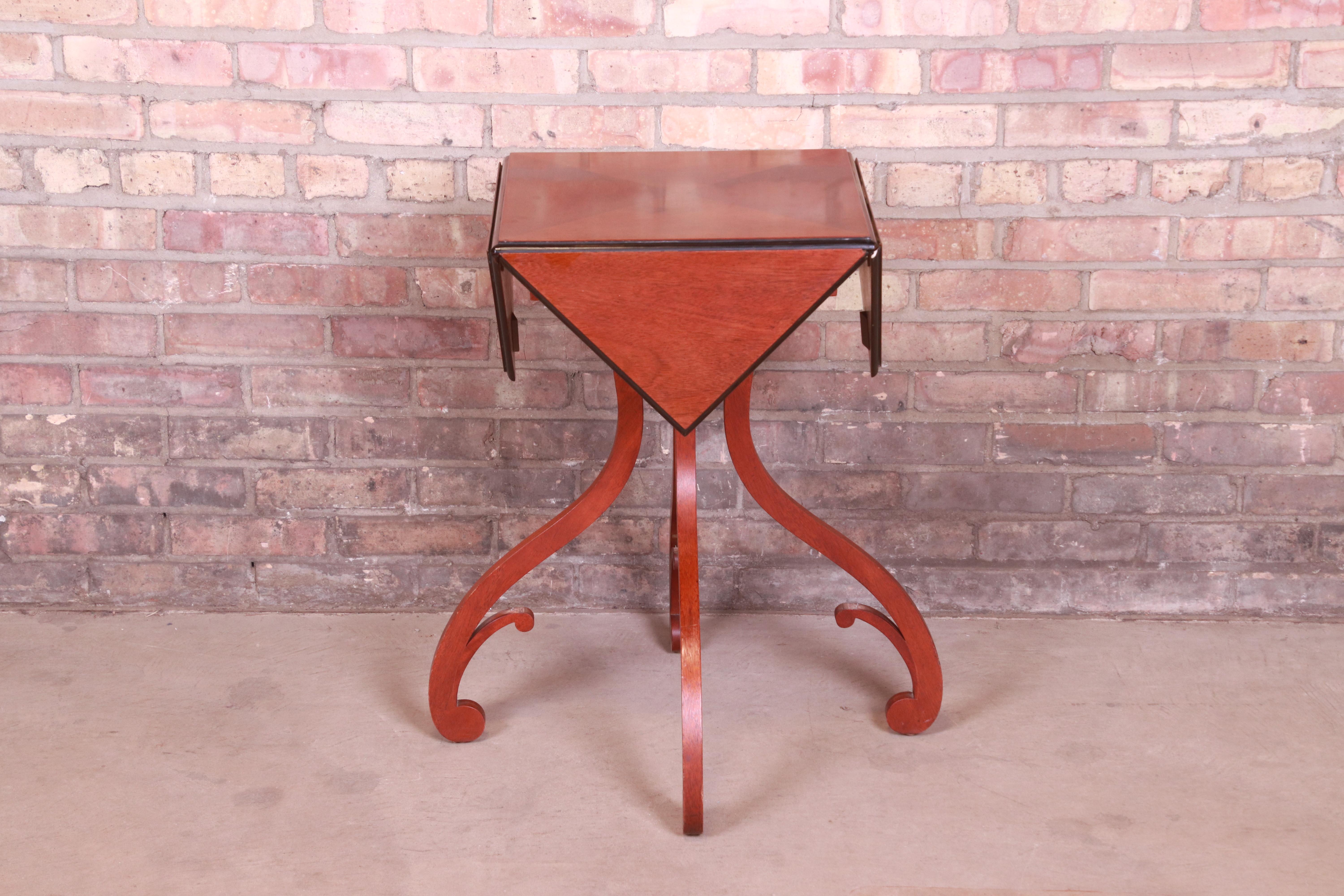 Baker Furniture Georgian Mahogany Handkerchief Drop Leaf Side Table In Good Condition For Sale In South Bend, IN