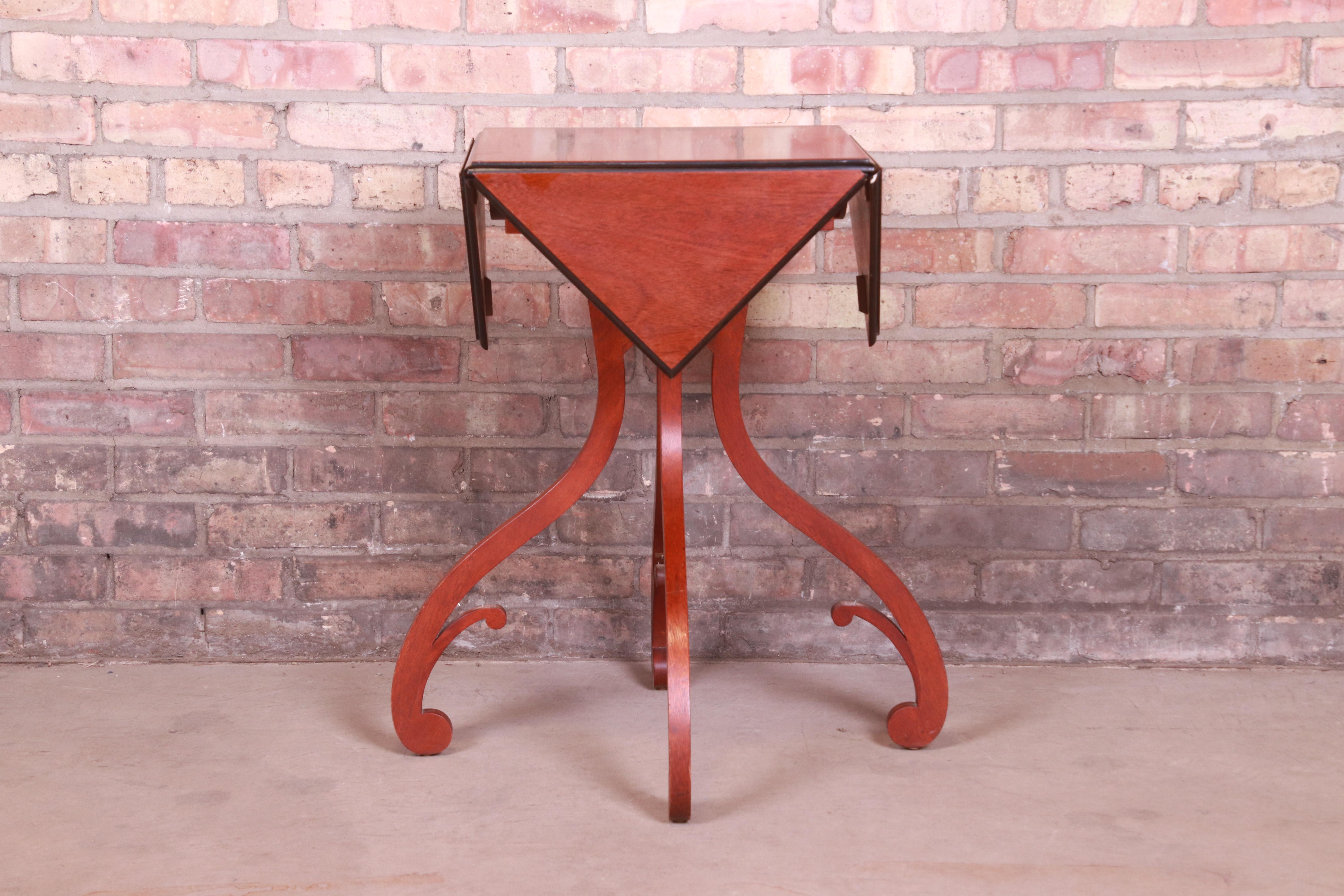 20th Century Baker Furniture Georgian Mahogany Handkerchief Drop Leaf Side Table For Sale