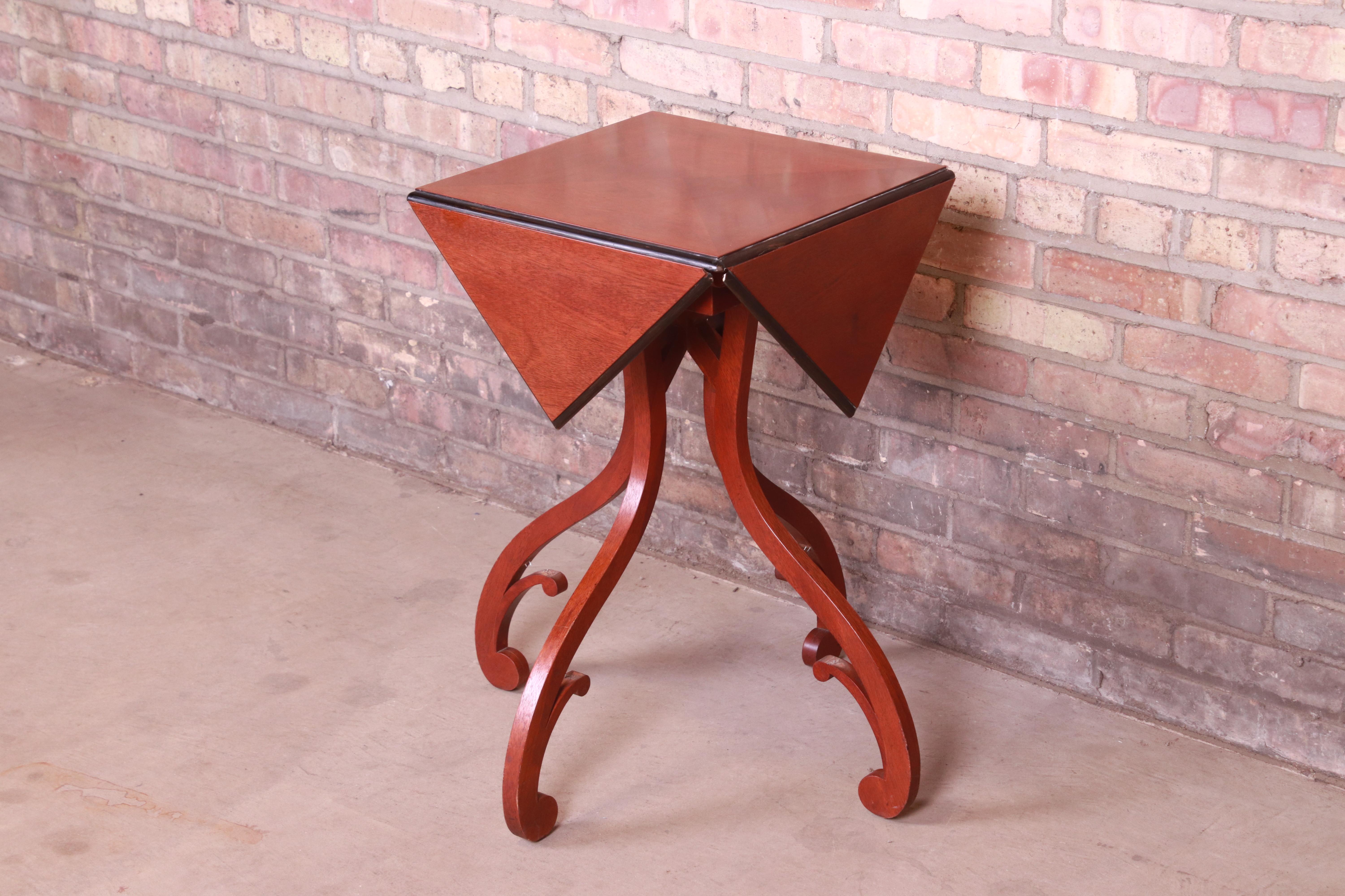 Baker Furniture Georgian Mahogany Handkerchief Drop Leaf Side Table For Sale 1