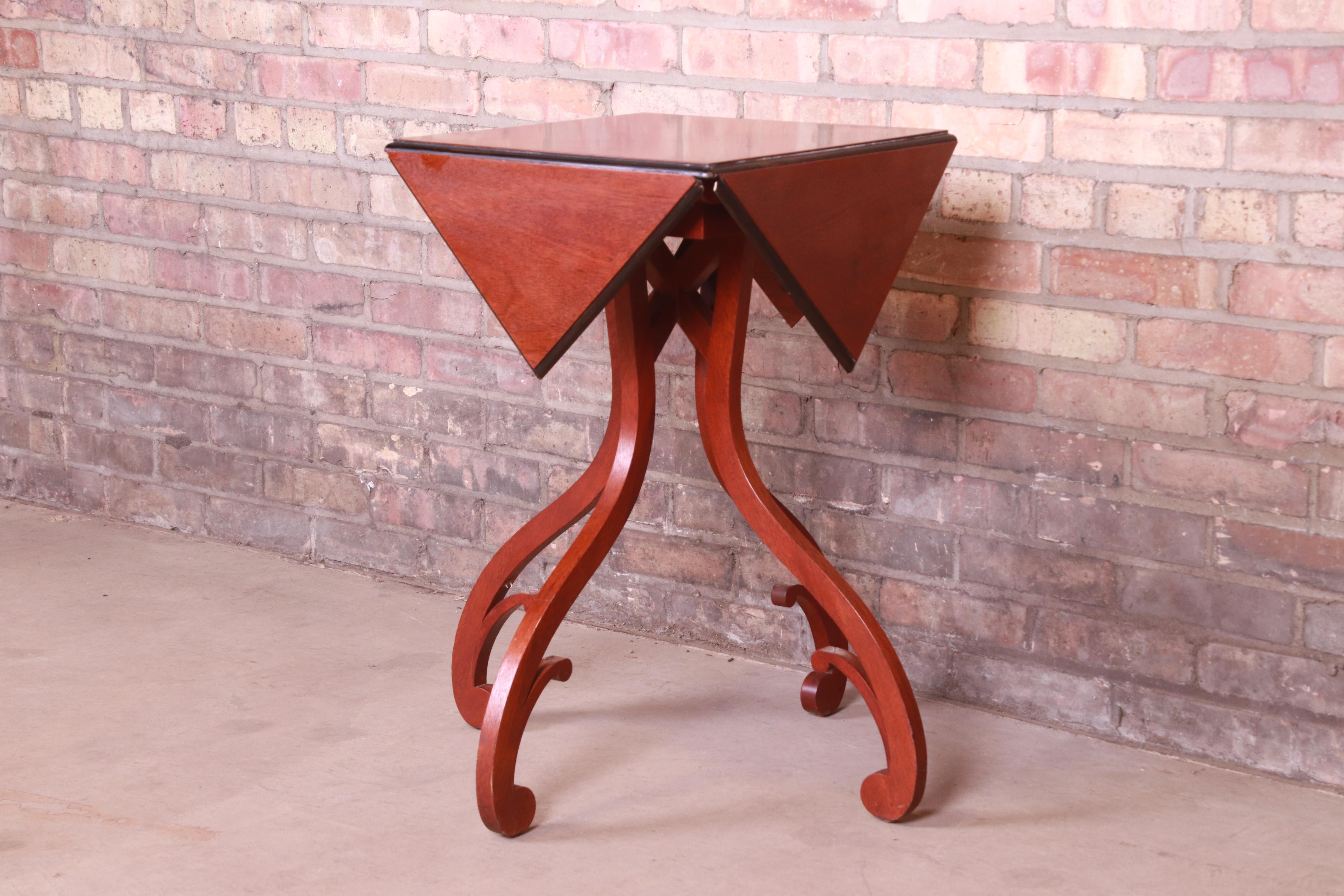 Baker Furniture Georgian Mahogany Handkerchief Drop Leaf Side Table For Sale 2