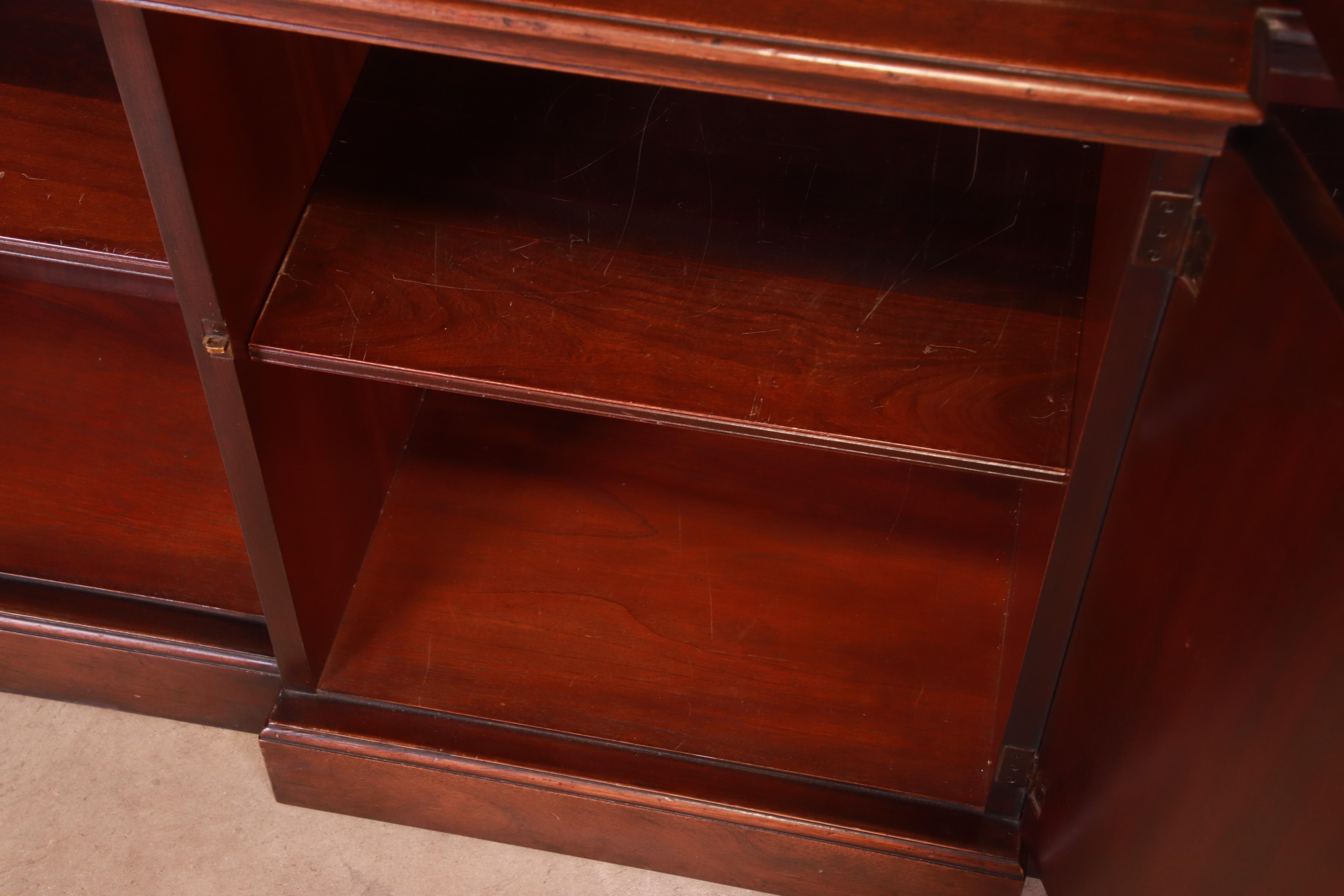 Baker Furniture Georgian Mahogany Lighted Breakfront Bookcase Cabinet 8