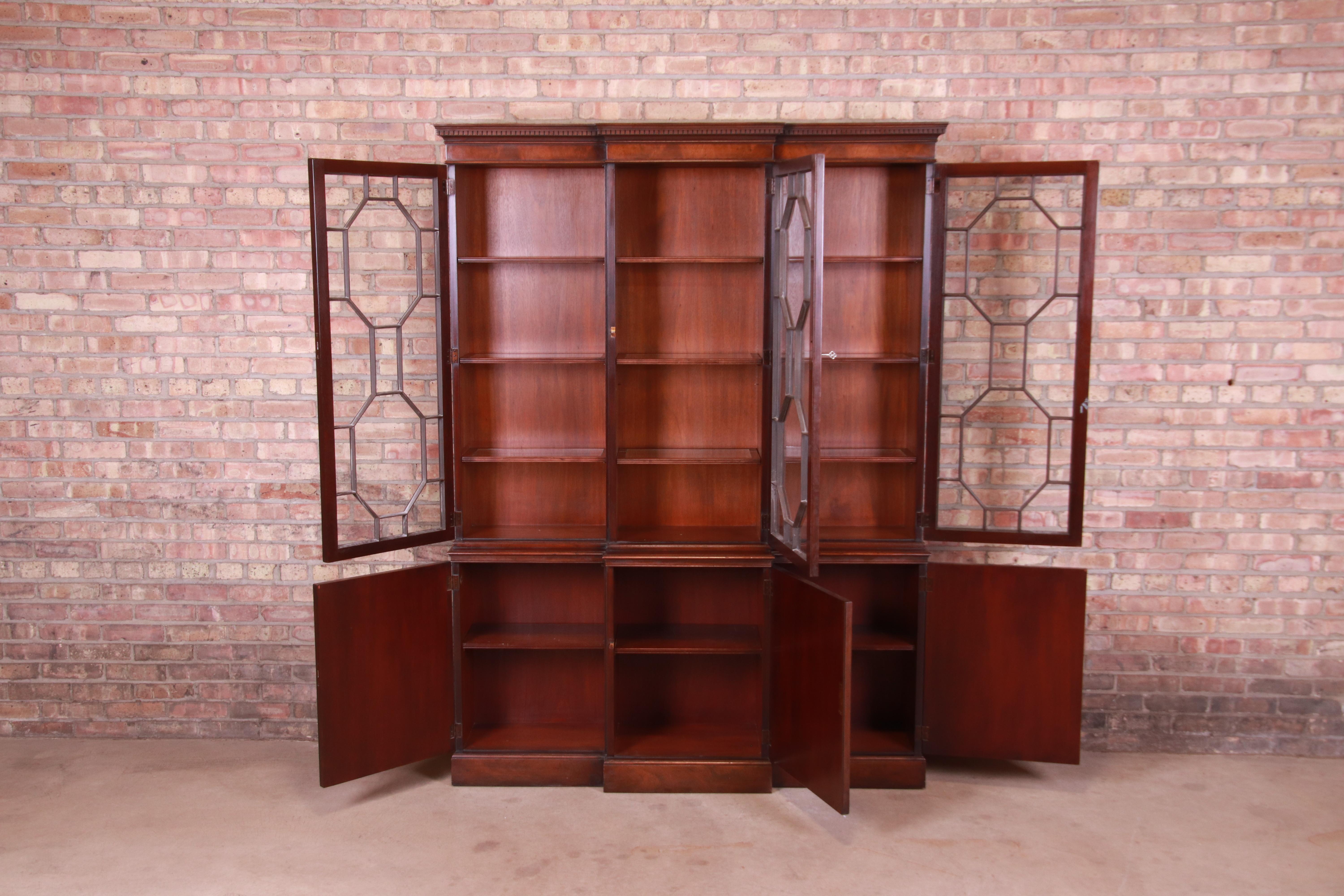 Baker Furniture Georgian Mahogany Lighted Breakfront Bookcase Cabinet 1