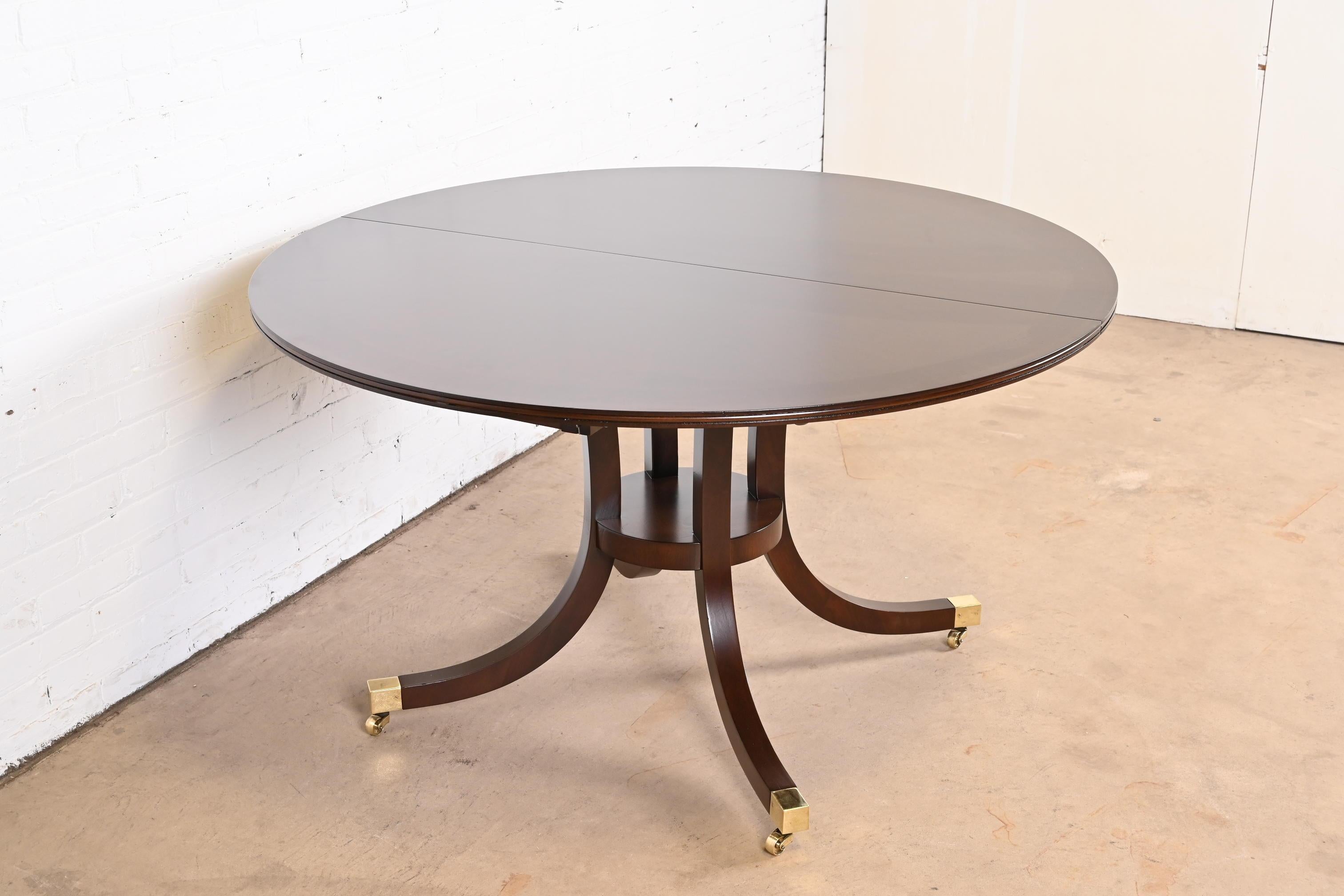A beautiful Georgian or Regency style pedestal extension dining table

By Baker Furniture, 