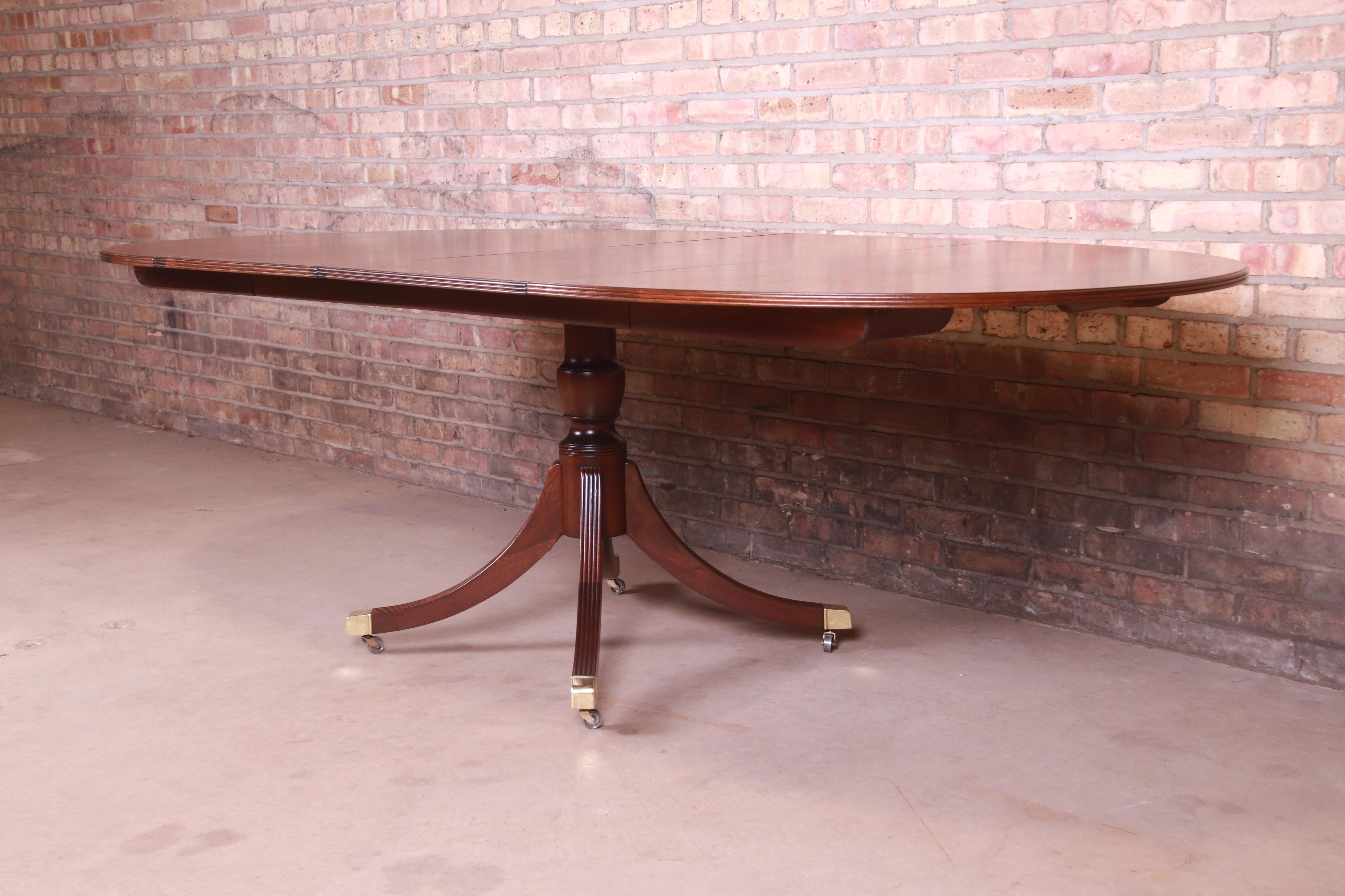 Baker Furniture Georgian Mahogany Pedestal Extension Dining Table, Refinished In Good Condition In South Bend, IN