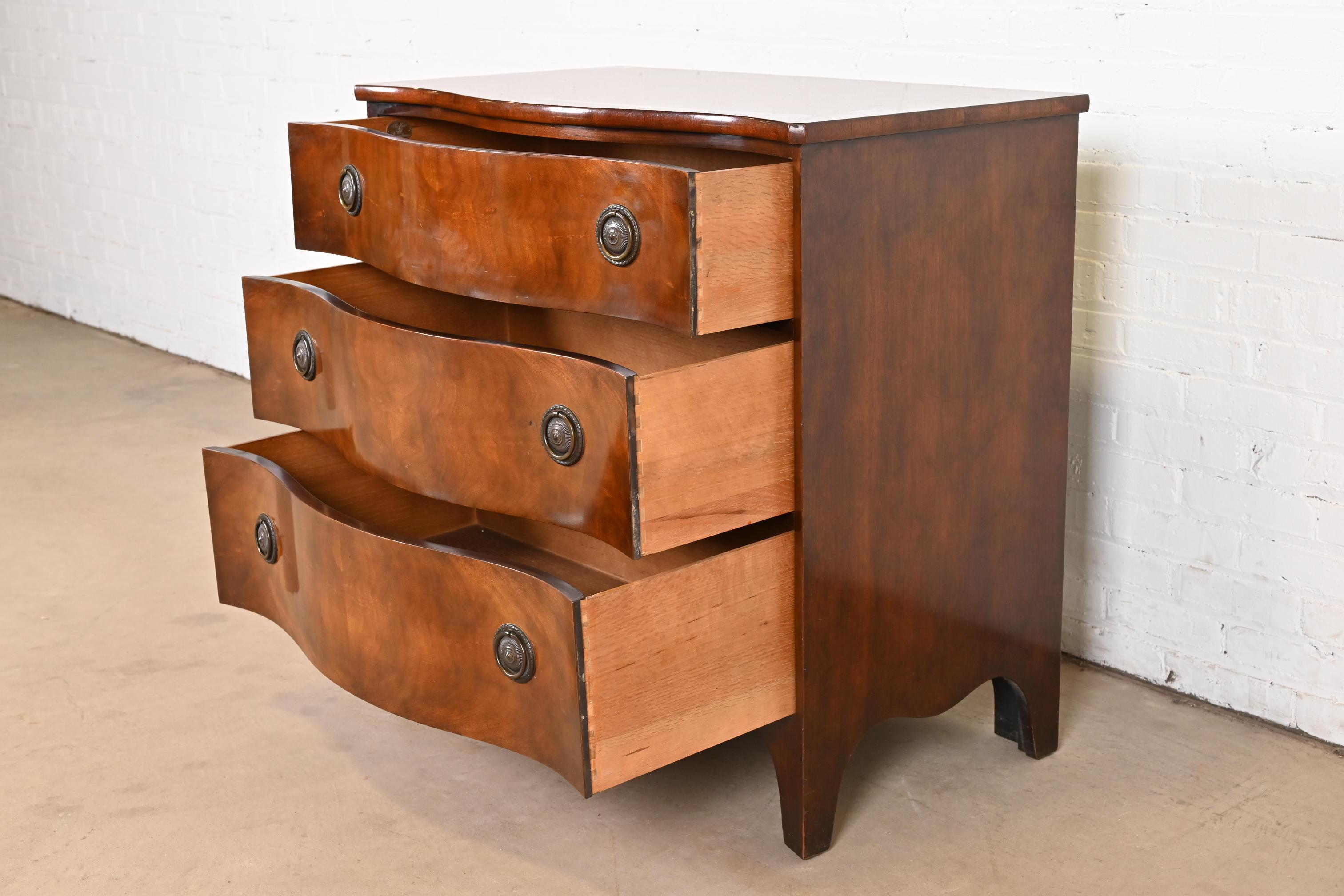 Baker Furniture Georgian Mahogany Serpentine Front Dresser or Chest of Drawers For Sale 4
