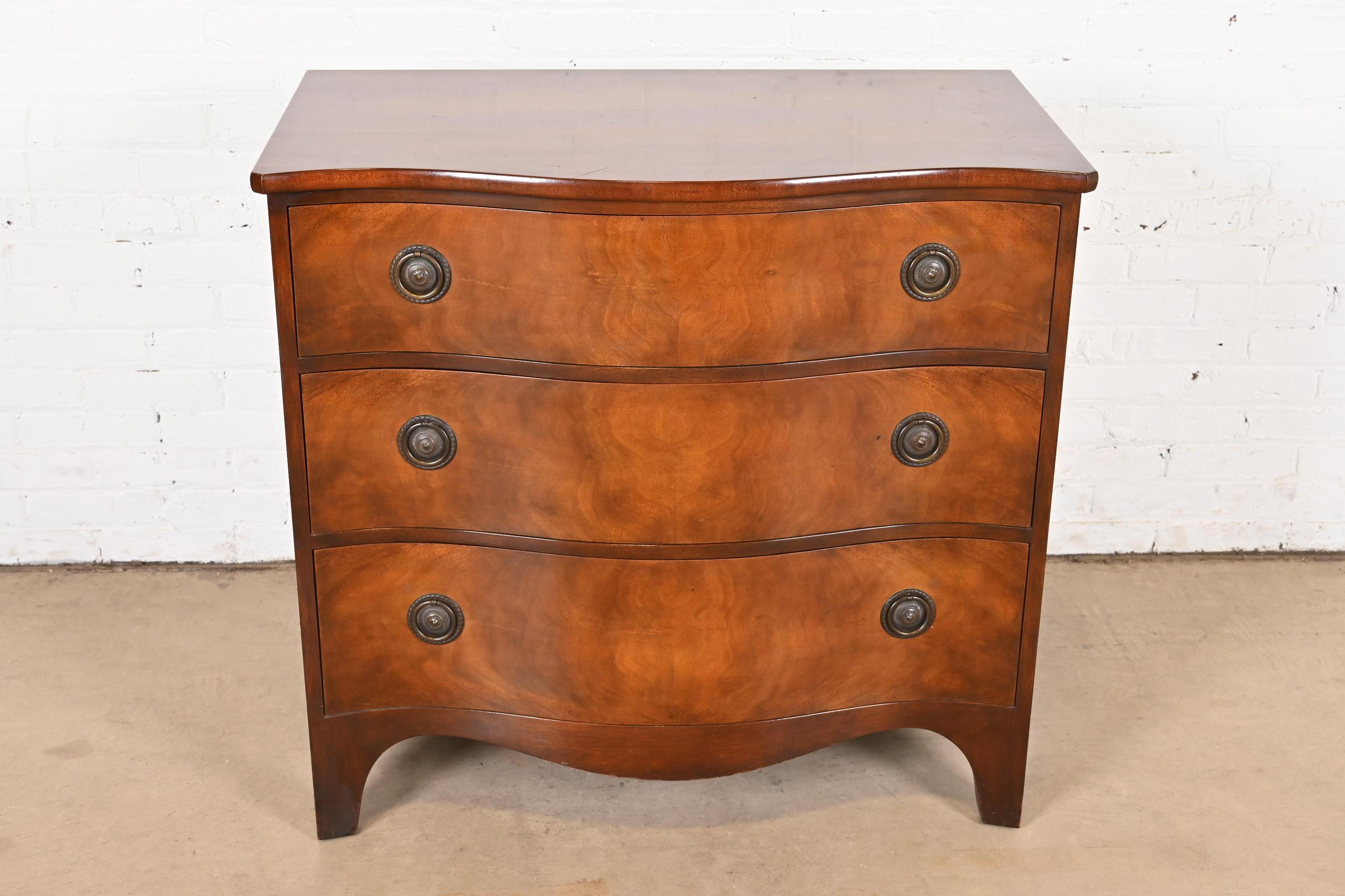 A beautiful Georgian or Regency style mahogany dresser or chest of drawers

By Baker Furniture

USA, Circa 1960s

Beautiful book-matched mahogany, with original brass hardware.

Measures: 36.25