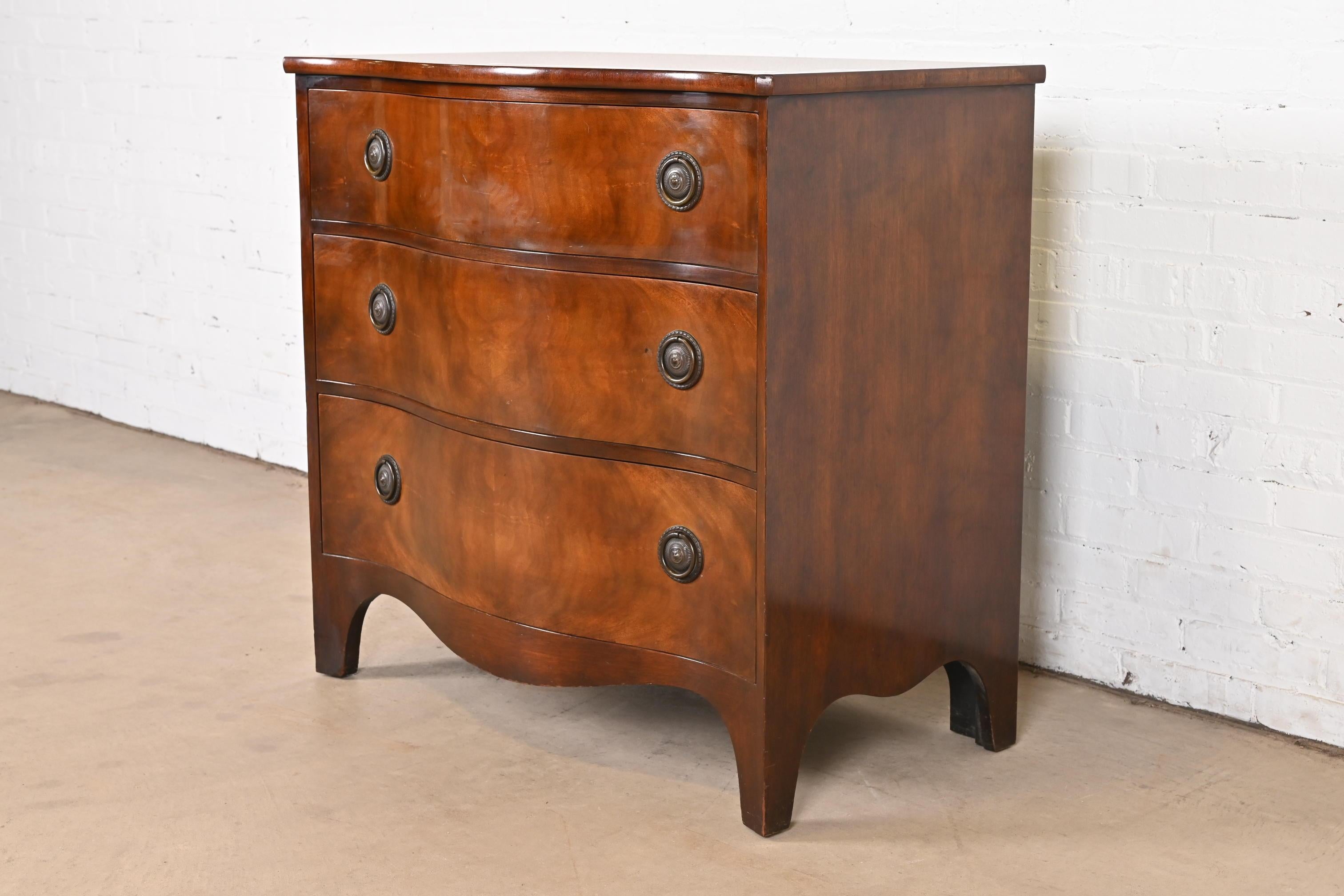 Mid-20th Century Baker Furniture Georgian Mahogany Serpentine Front Dresser or Chest of Drawers For Sale
