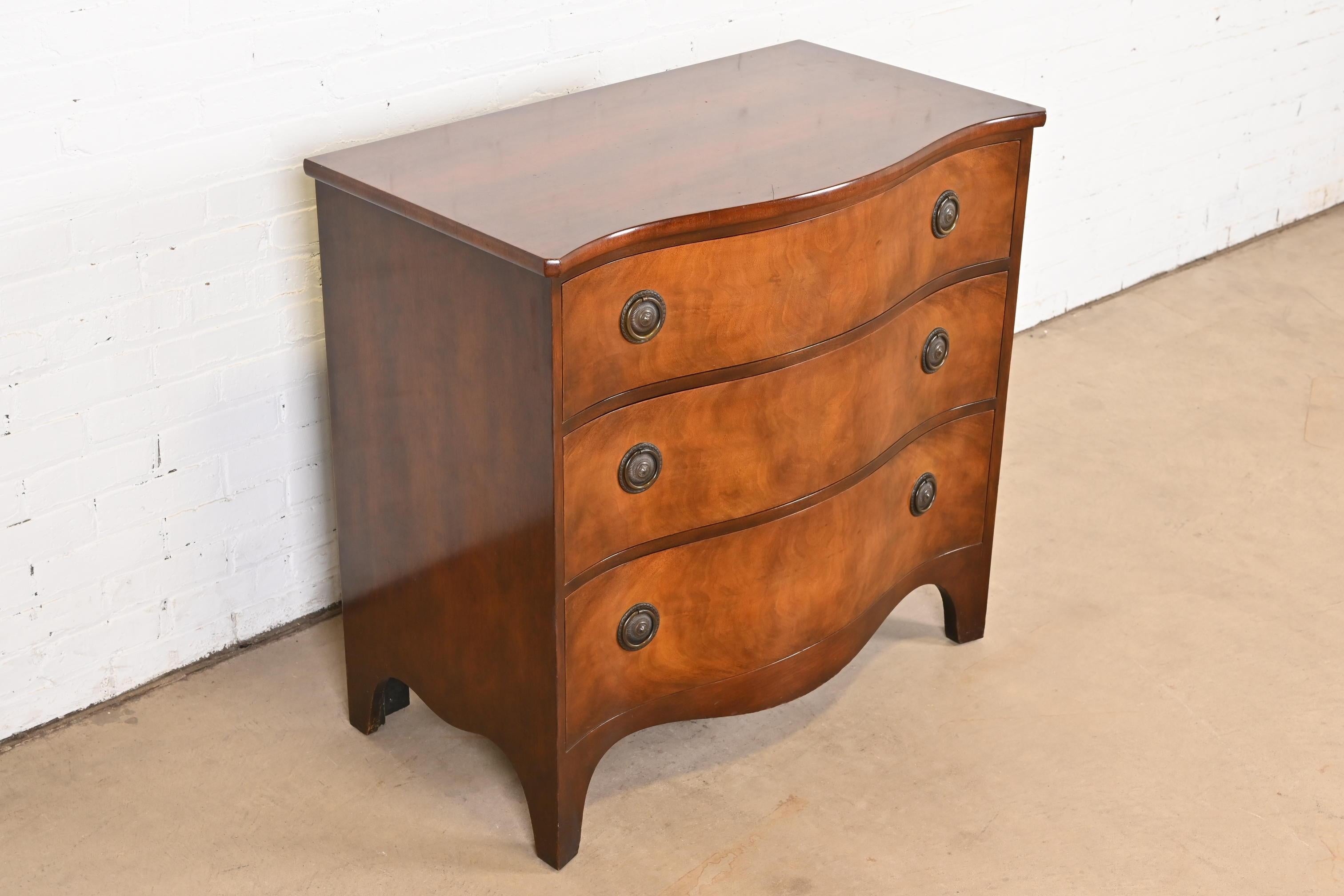 Brass Baker Furniture Georgian Mahogany Serpentine Front Dresser or Chest of Drawers For Sale