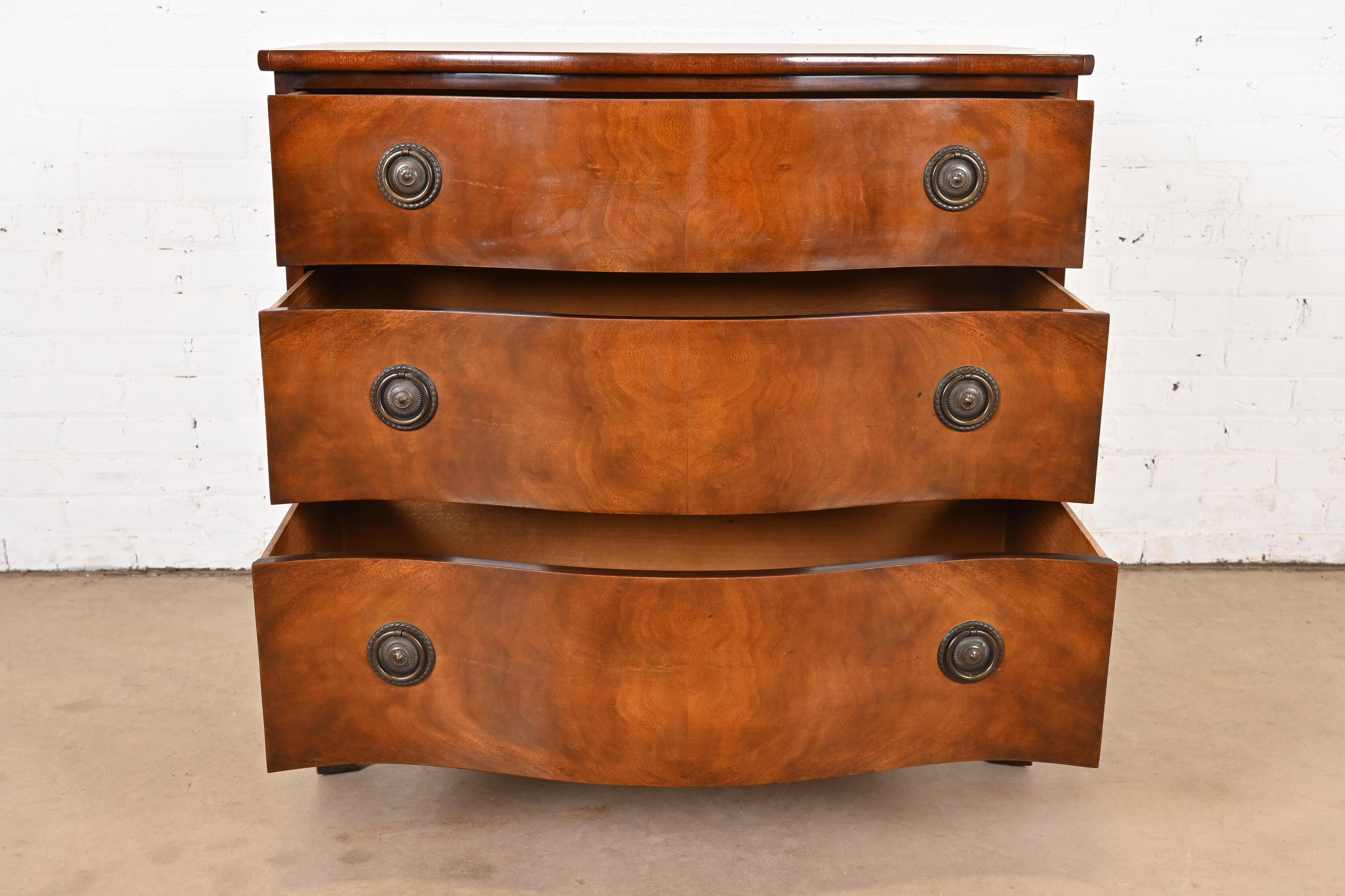Baker Furniture Georgian Mahogany Serpentine Front Dresser or Chest of Drawers For Sale 2