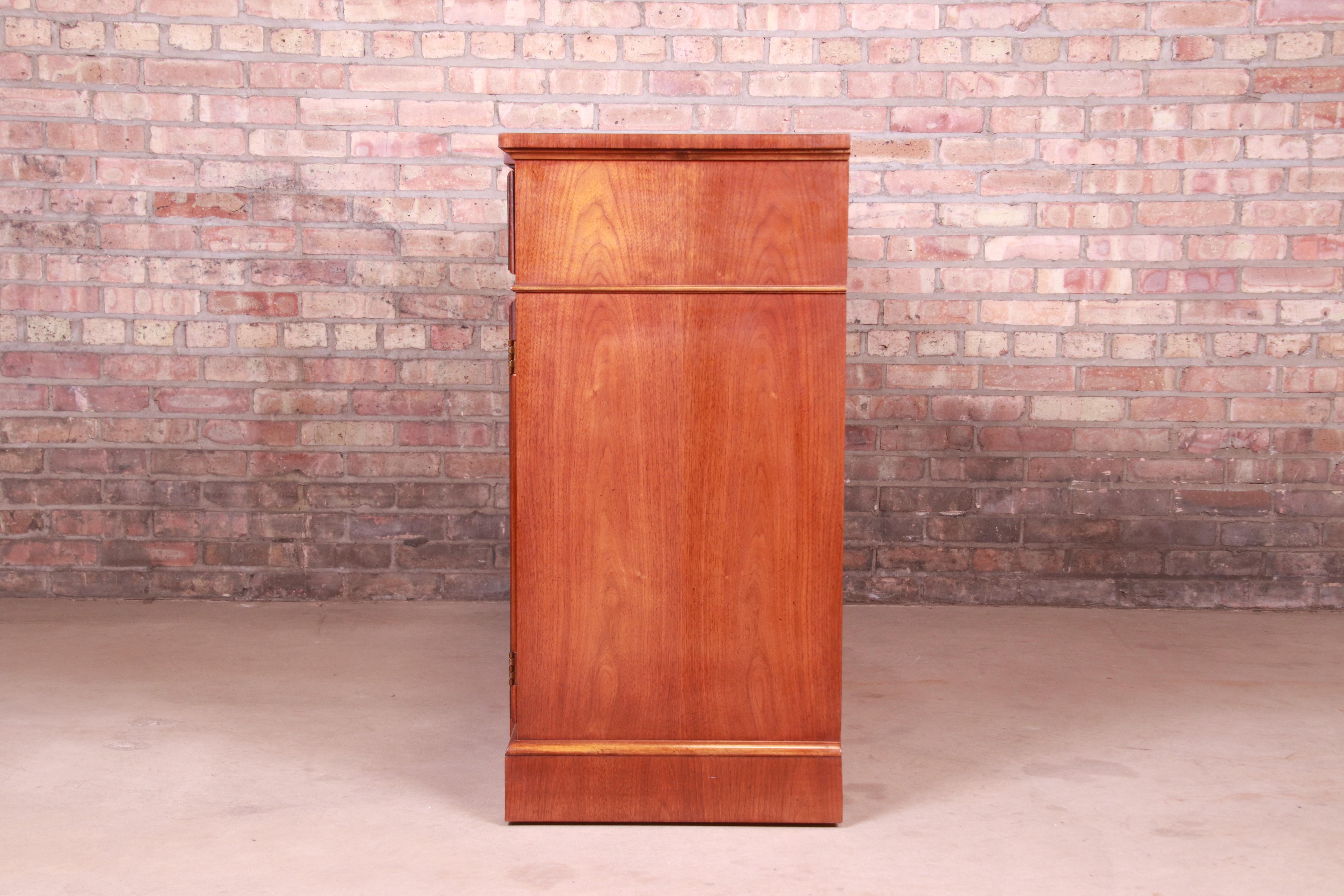 Baker Furniture Georgian Mahogany Sideboard or Bar Cabinet For Sale 9