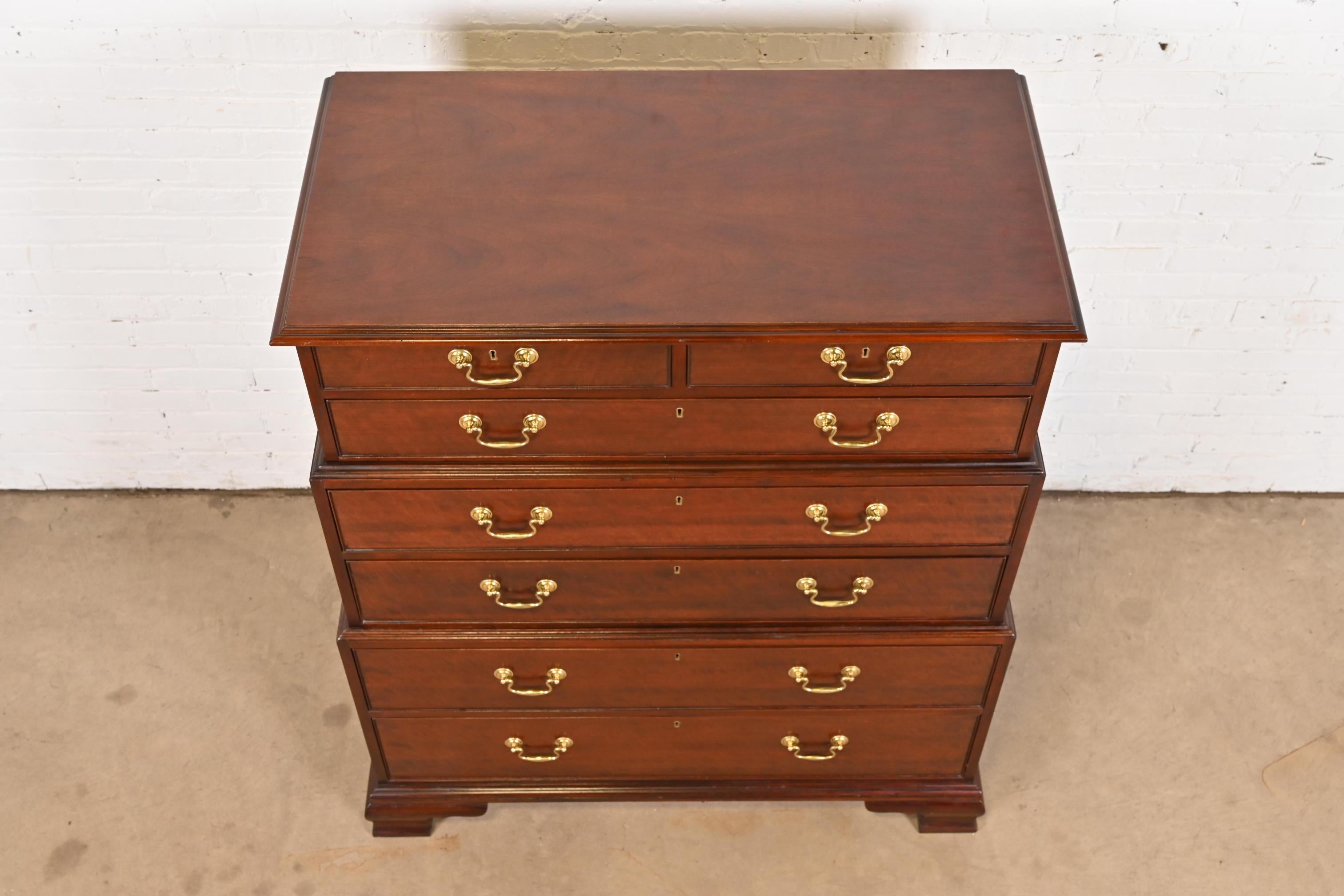 Cómoda Alta Triple de Caoba Georgiana de Baker Furniture en venta 3