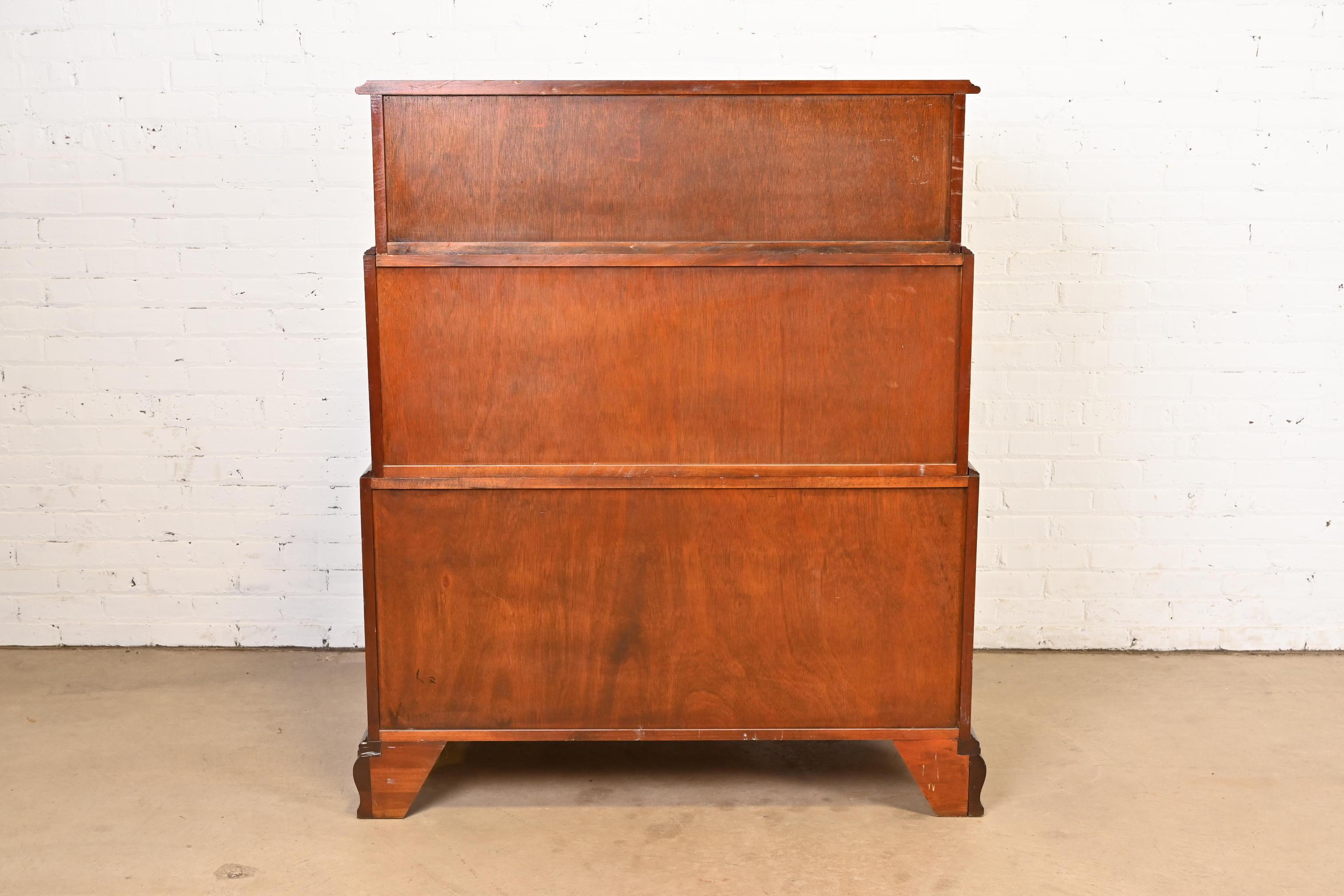 Cómoda Alta Triple de Caoba Georgiana de Baker Furniture en venta 5