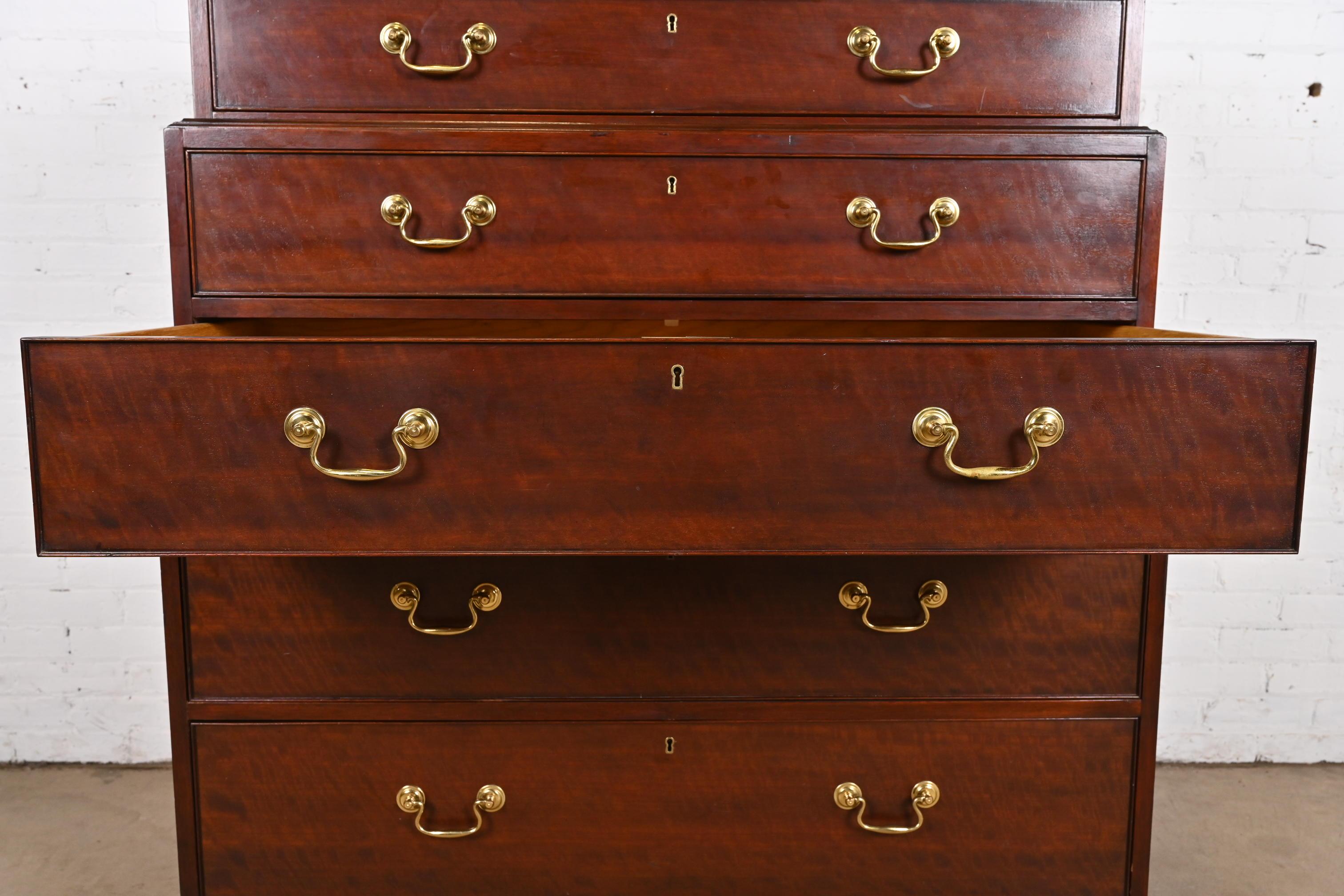 Cómoda Alta Triple de Caoba Georgiana de Baker Furniture en venta 1