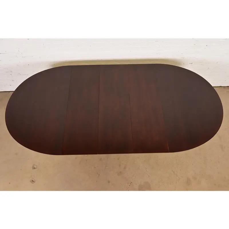 Baker Furniture Georgian Pedestal Extension Dining Table, Newly Refinished en venta 3