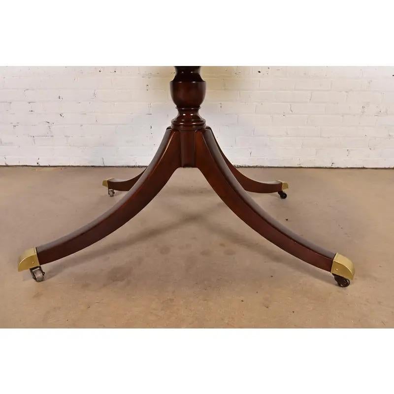 Baker Furniture Georgian Pedestal Extension Dining Table, Newly Refinished en venta 4