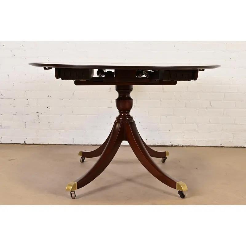 Baker Furniture Georgian Pedestal Extension Dining Table, Newly Refinished en venta 5