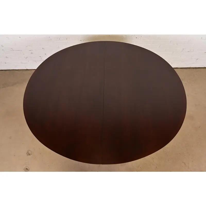 Baker Furniture Georgian Pedestal Extension Dining Table, Newly Refinished mediados del siglo XX en venta