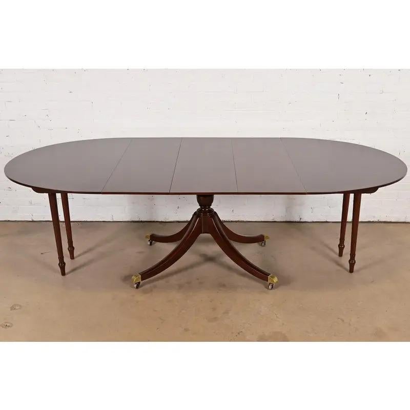 Baker Furniture Georgian Pedestal Extension Dining Table, Newly Refinished en venta 1