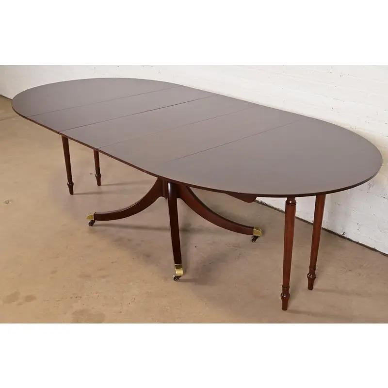 Baker Furniture Georgian Pedestal Extension Dining Table, Newly Refinished en venta 2