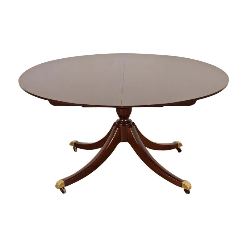 Baker Furniture Georgian Pedestal Extension Dining Table, Newly Refinished en venta