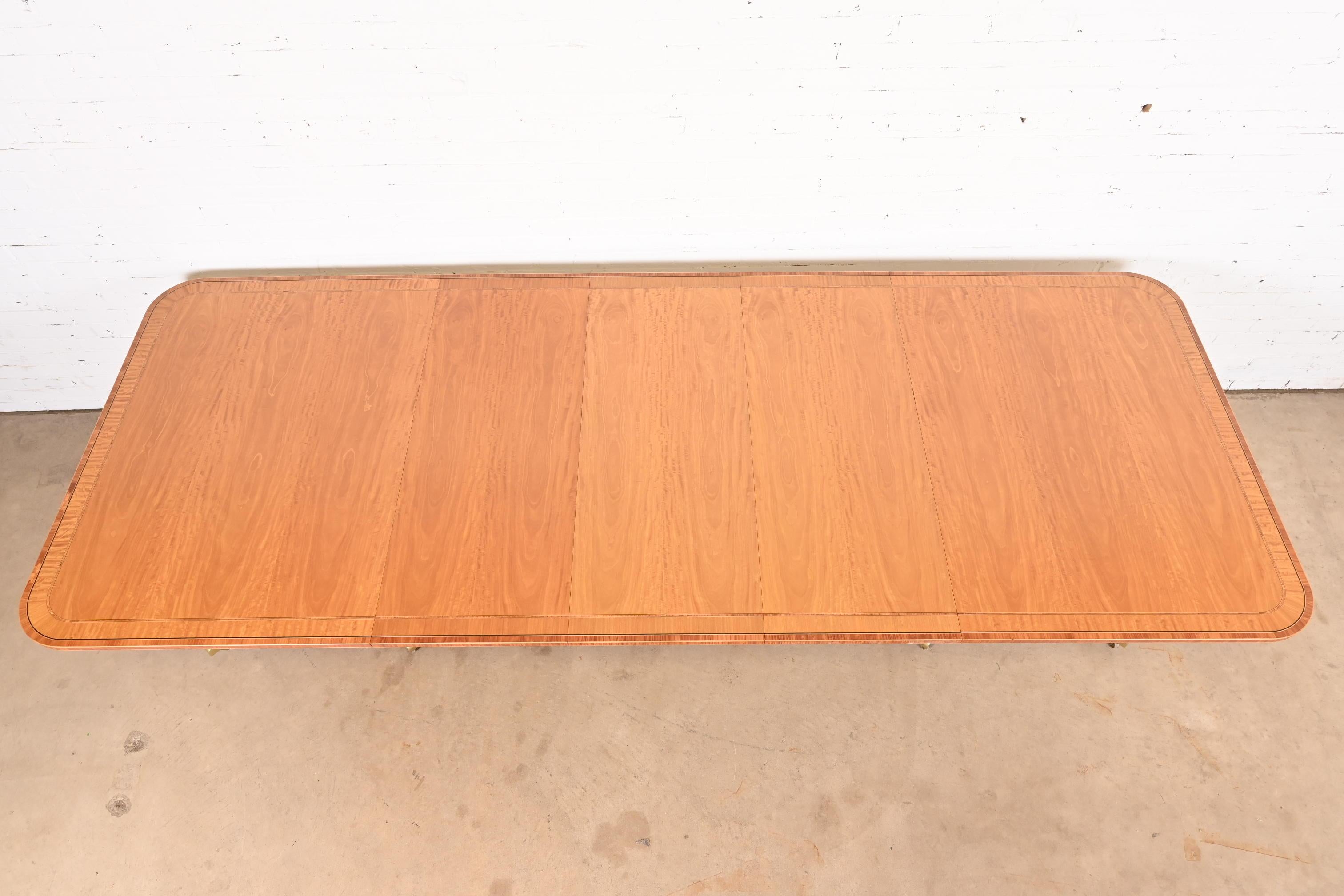 Table à manger géorgienne à double piédestal en bois de citronnier et acajou de Baker Furniture en vente 1