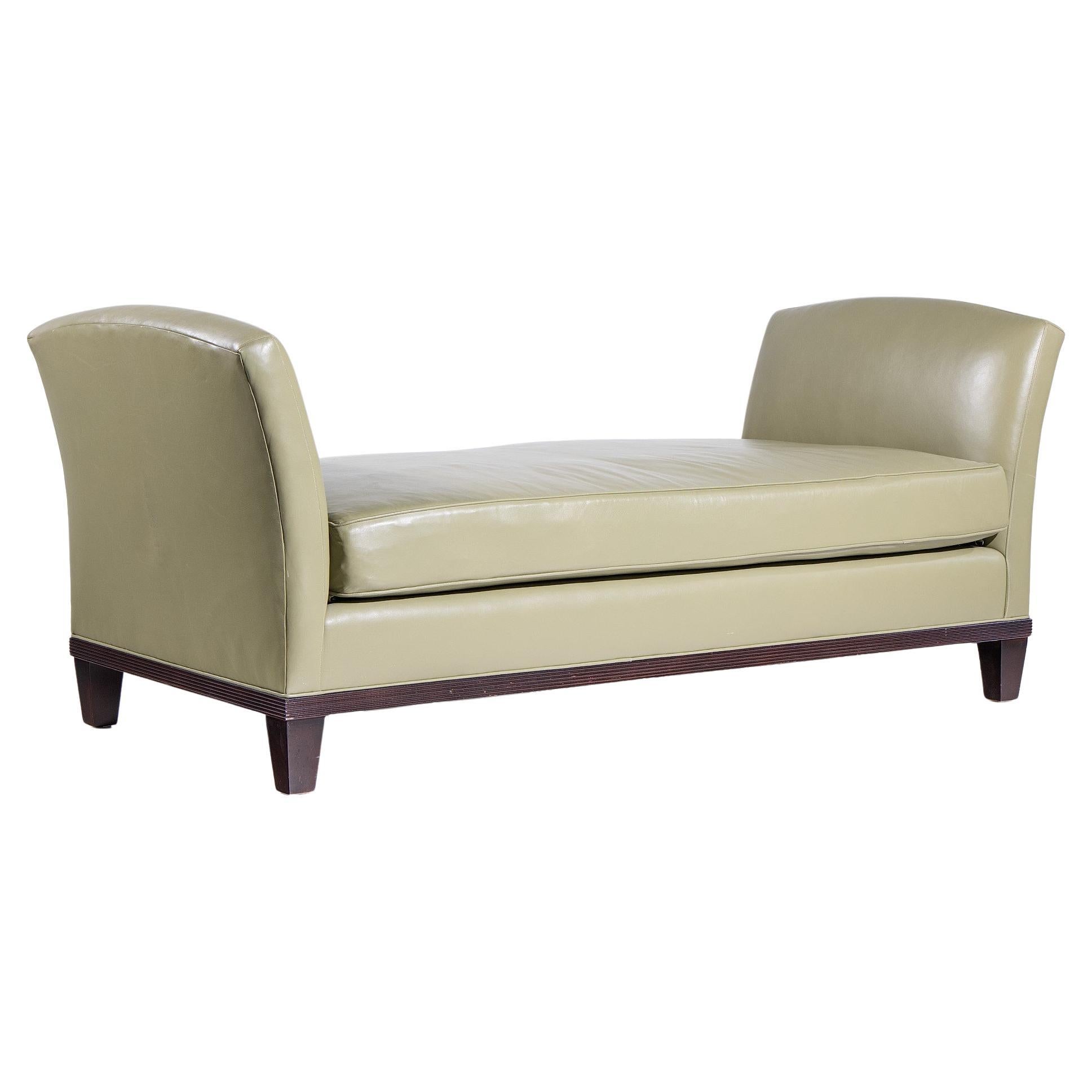 Baker Möbel Grünes Leder und Mahagoni Day Bed Chaise im Angebot