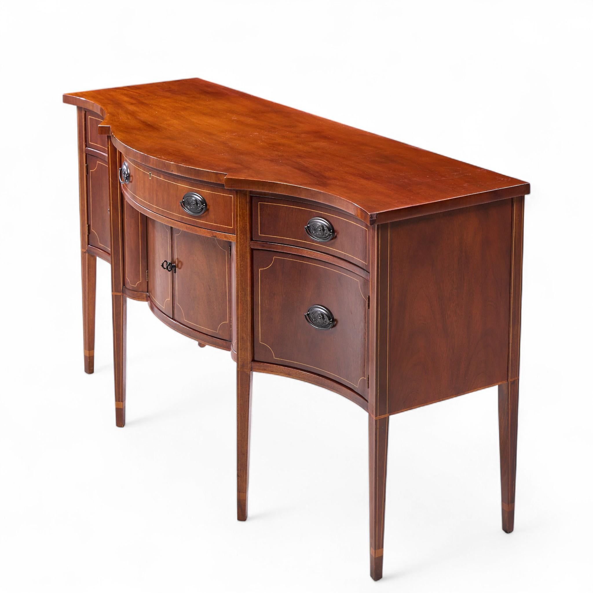Baker Möbel Hepplewhite Mahagoni Bow Front Sideboard Credenza im Angebot 5