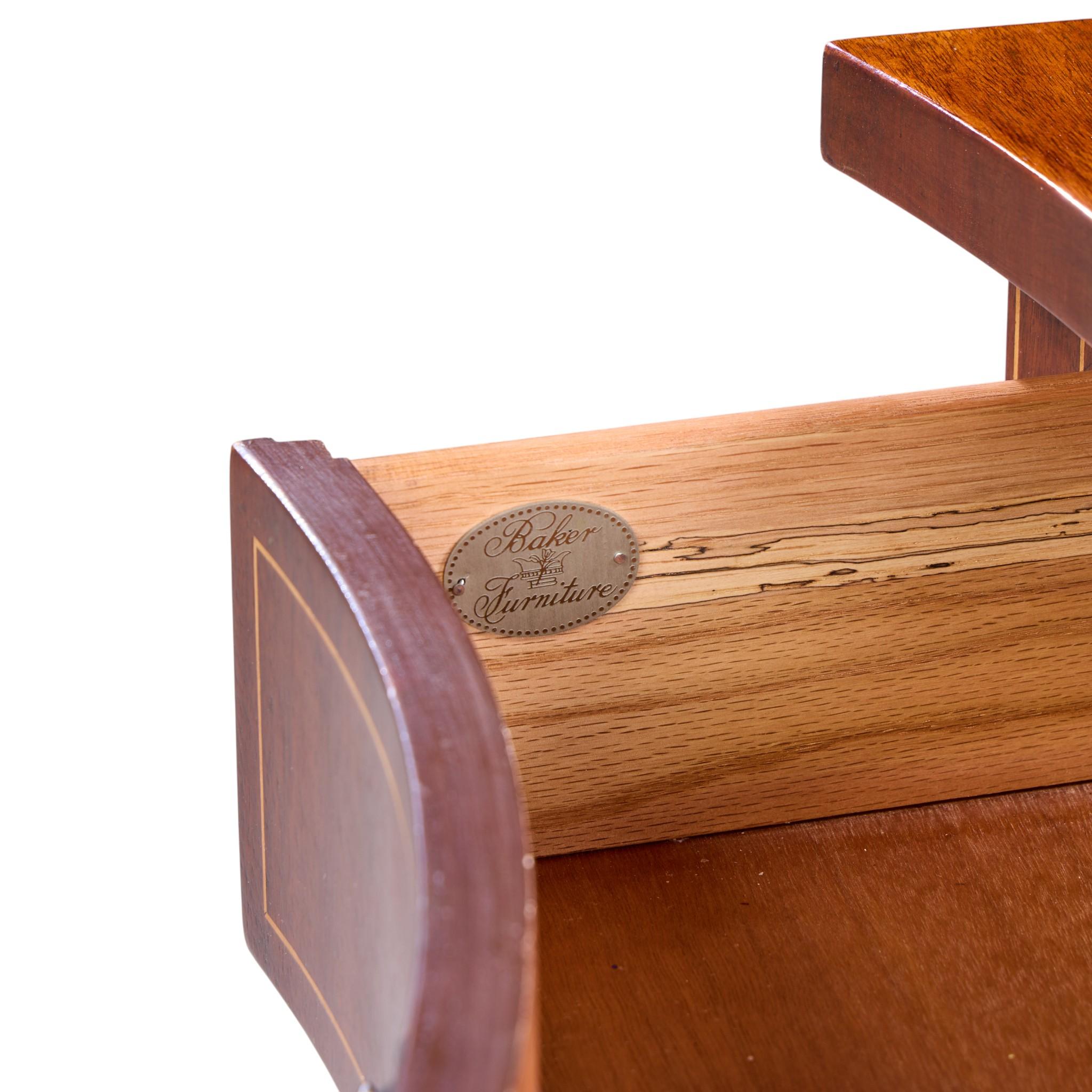 Baker Möbel Hepplewhite Mahagoni Bow Front Sideboard Credenza im Angebot 6