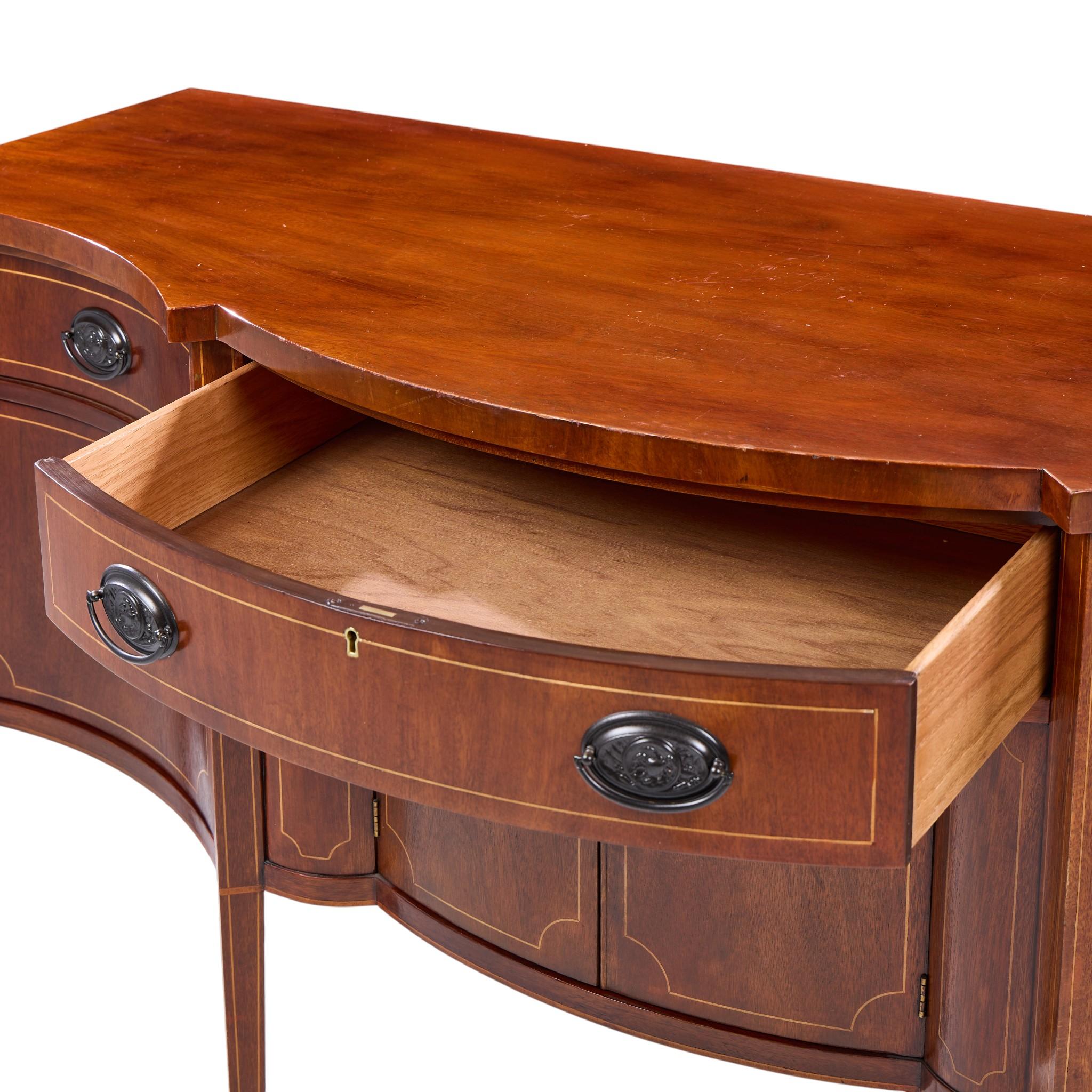 Baker Möbel Hepplewhite Mahagoni Bow Front Sideboard Credenza im Angebot 4