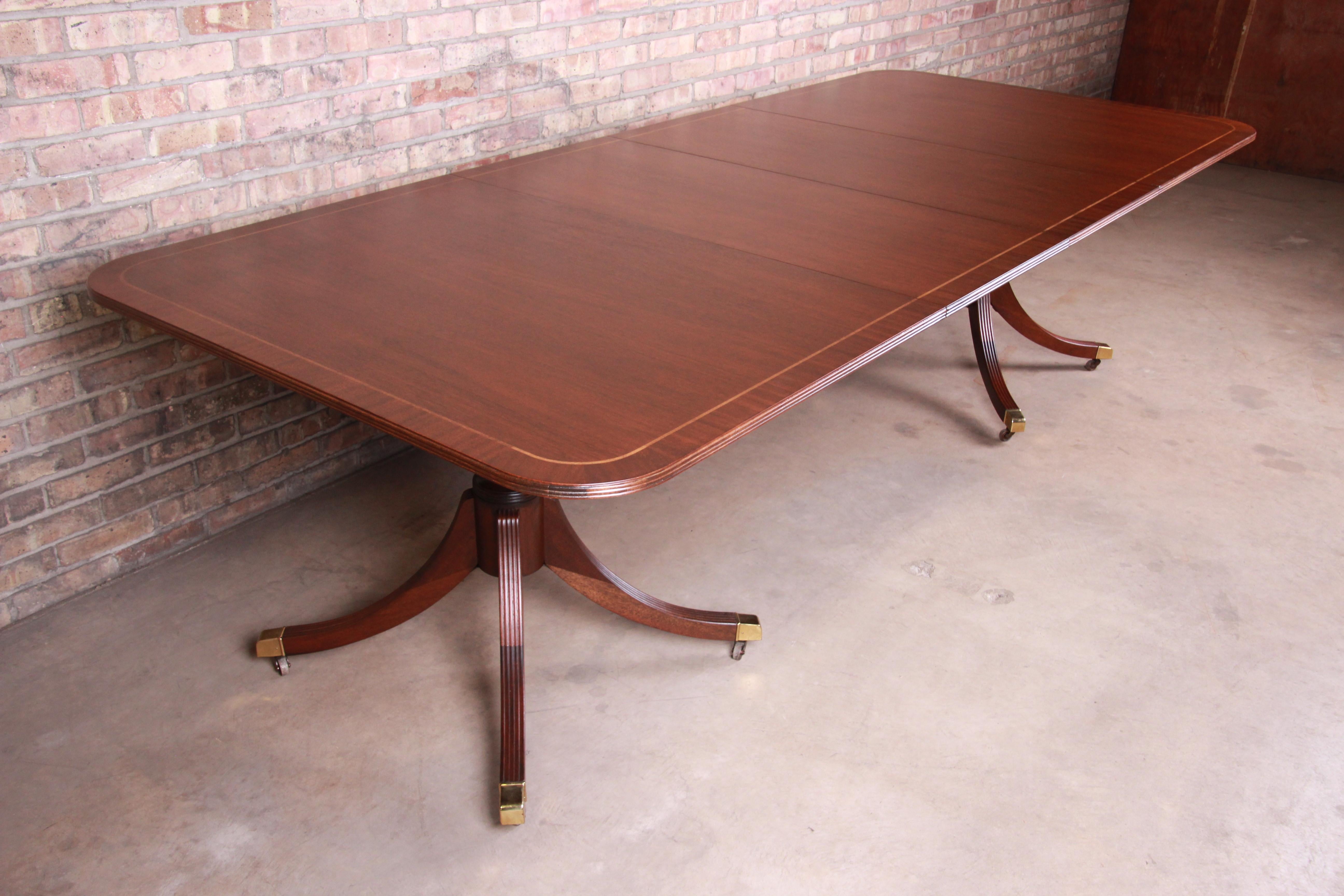 Baker Furniture Historic Charleston Banded Mahogany Dining Table, Newly Restored In Good Condition In South Bend, IN