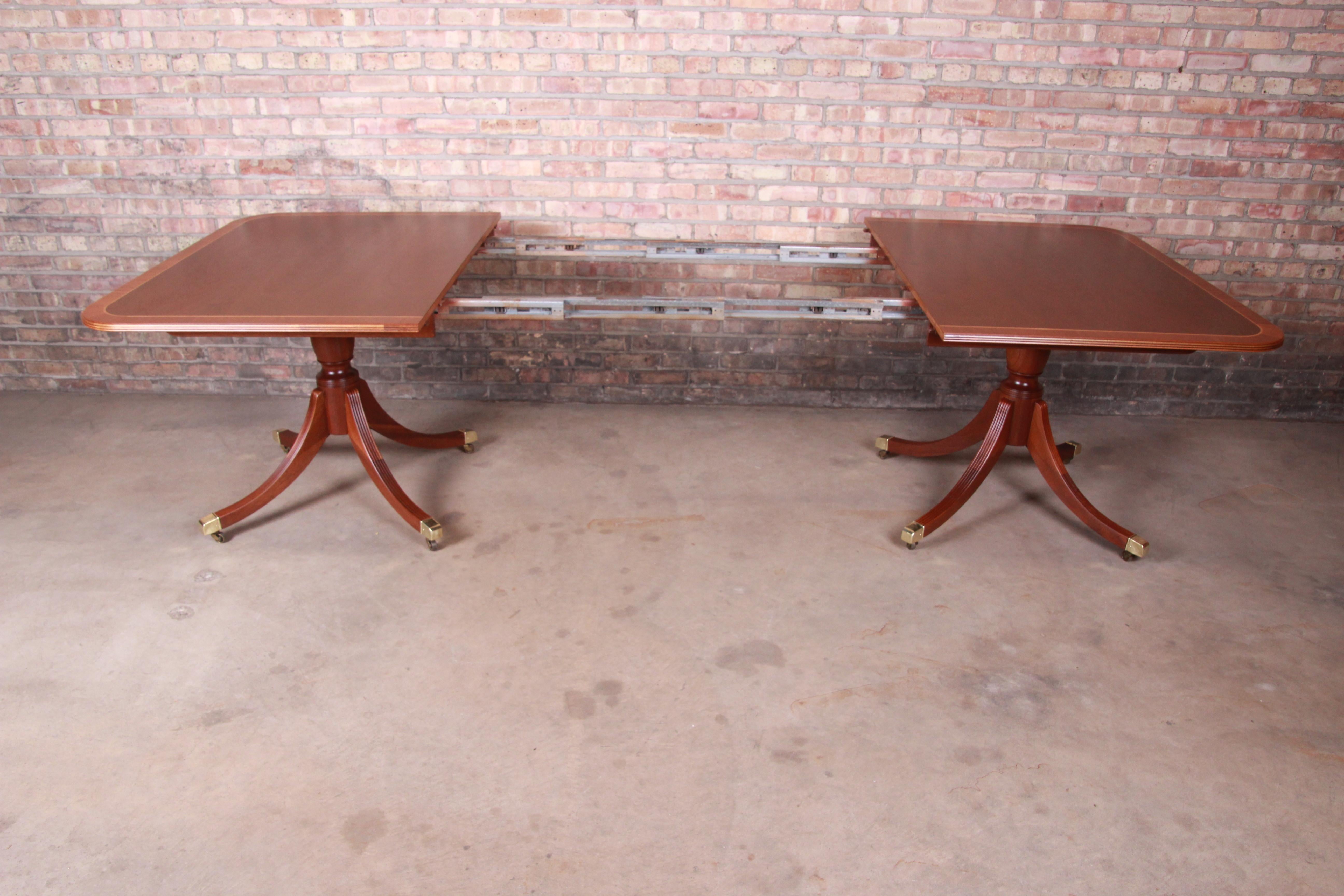 Baker Furniture Historic Charleston Banded Mahogany Dining Table, Newly Restored In Good Condition In South Bend, IN