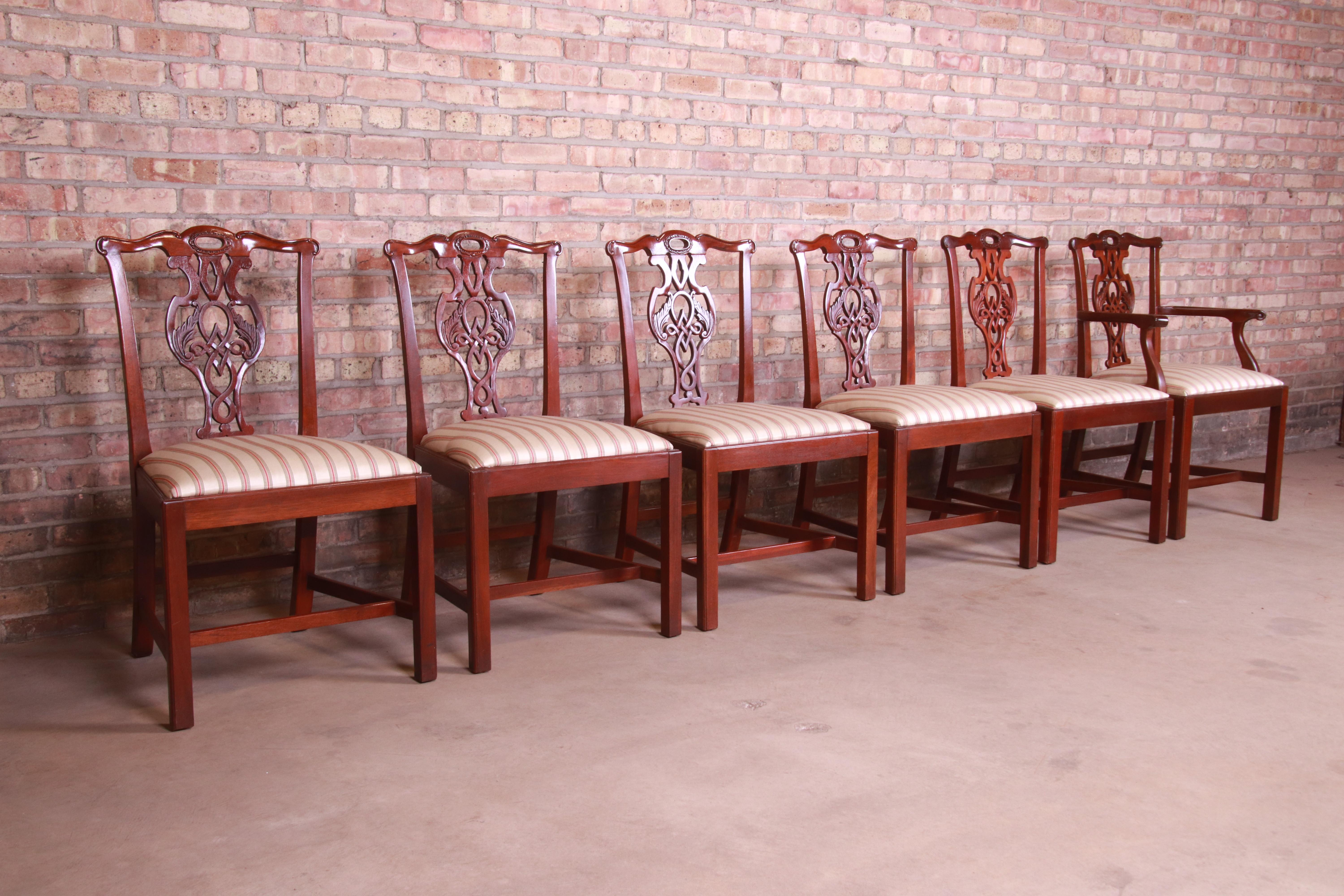 Baker Furniture Historic Charleston Carved Mahogany Dining Chairs, Set of Six In Good Condition In South Bend, IN