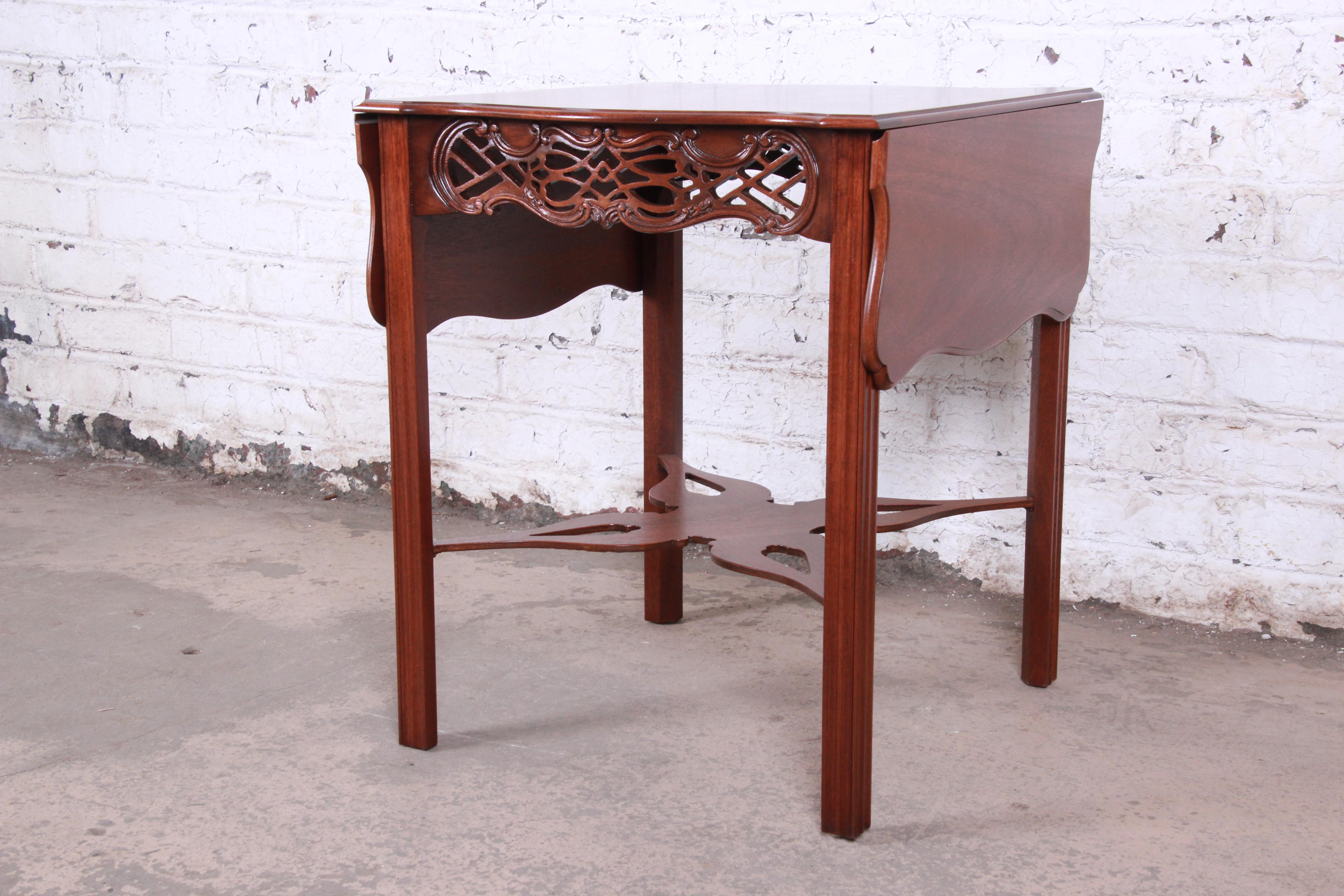 An exceptional Chippendale style carved mahogany Pembroke drop-leaf side table

By Baker Furniture 