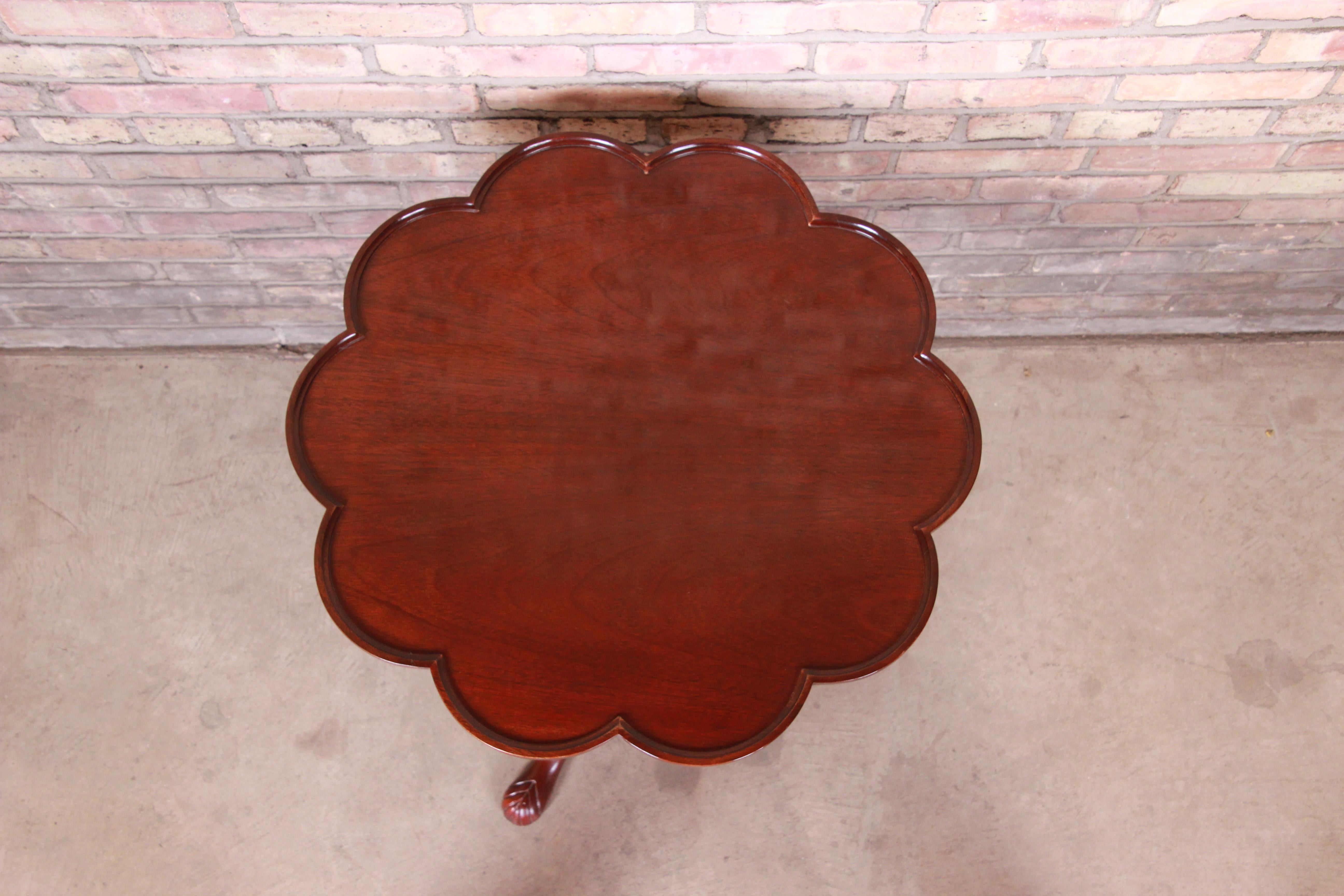 Georgian Baker Furniture Historic Charleston Carved Mahogany Tilt Top Tea Table For Sale