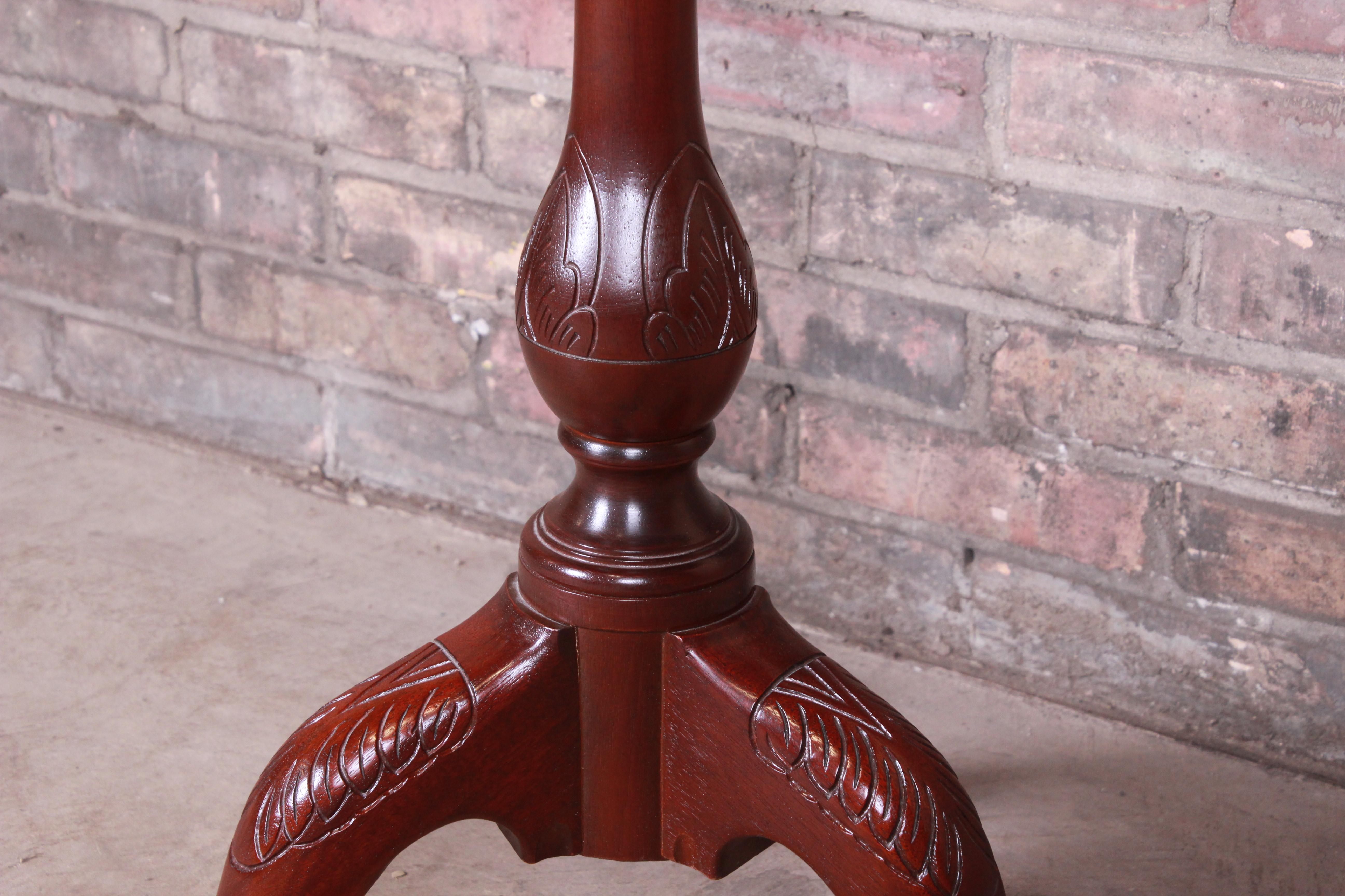 20th Century Baker Furniture Historic Charleston Carved Mahogany Tilt Top Tea Table For Sale