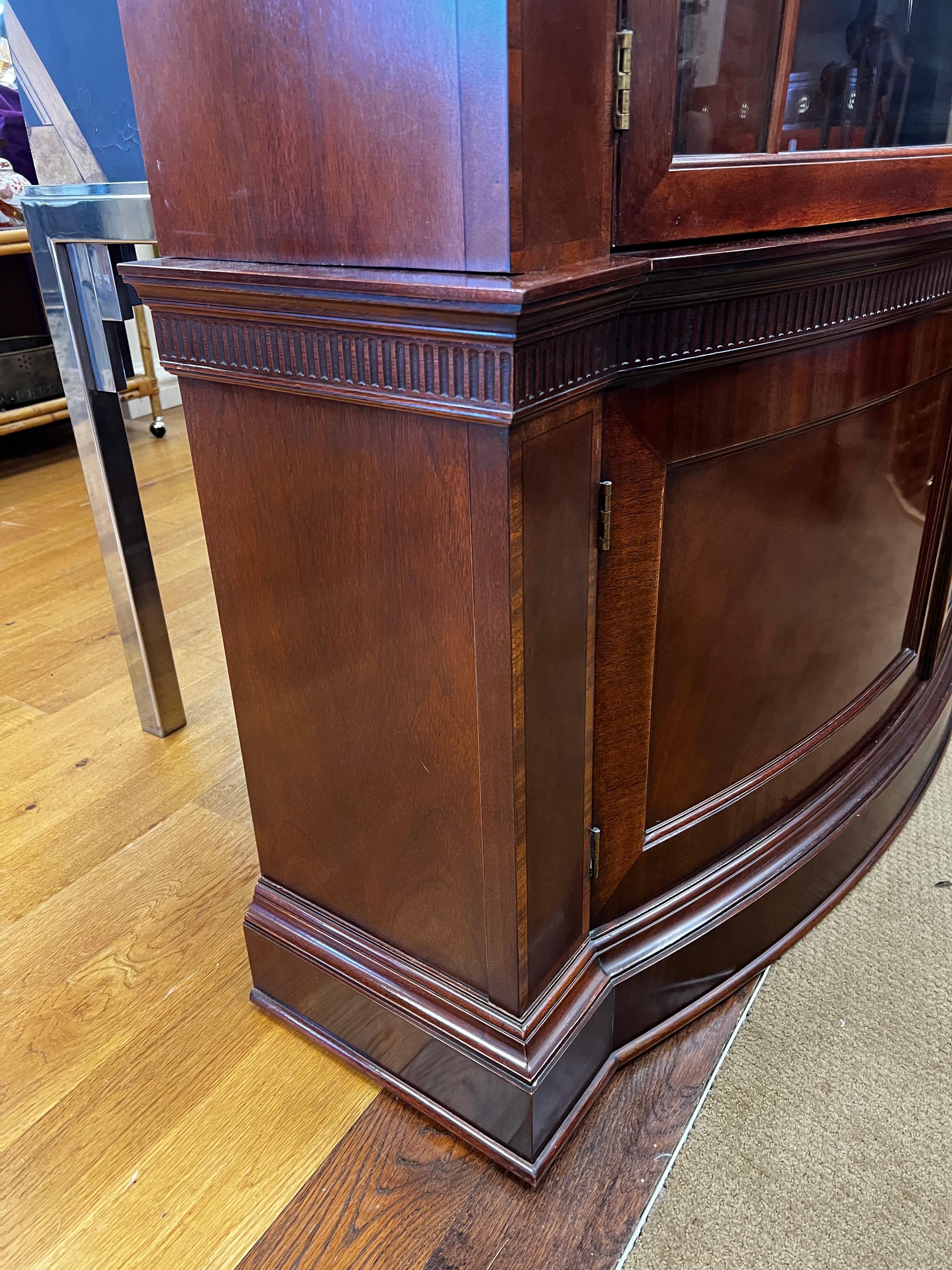 Baker Furniture Historic Charleston China Cabinet Breakfront Sideboard In Good Condition In West Hartford, CT