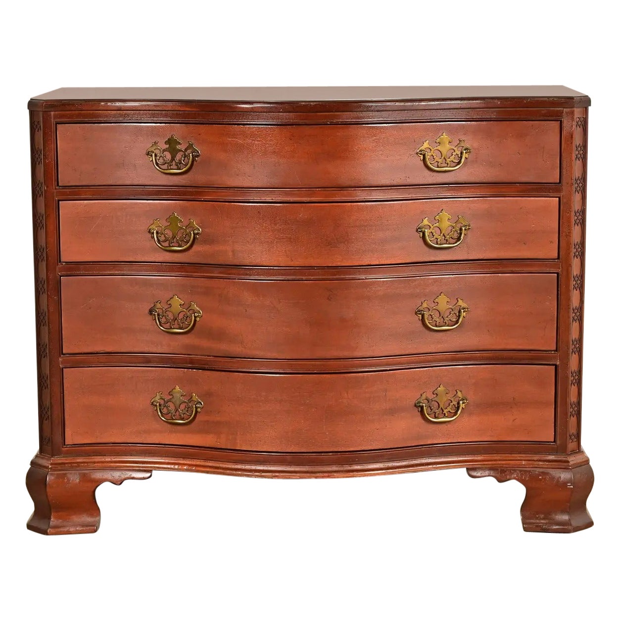 Commode historique « Chippendale » en acajou sculpté de Charleston, de la marque Baker Furniture