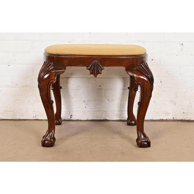 Baker Furniture Historic Charleston Chippendale Mahogany sculpté Tabouret ou Ottoman en vente 4