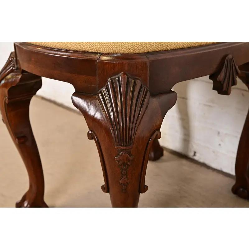 Baker Furniture Historic Charleston Chippendale Mahogany sculpté Tabouret ou Ottoman en vente 1