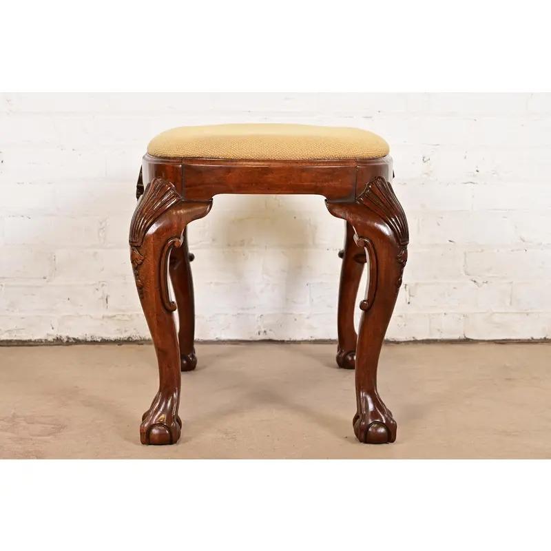 Baker Furniture Historic Charleston Chippendale Mahogany sculpté Tabouret ou Ottoman en vente 3