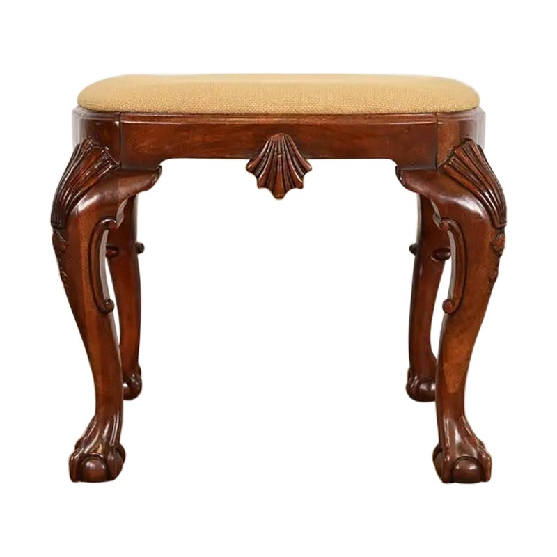 Baker Furniture Historic Charleston Chippendale Mahogany sculpté Tabouret ou Ottoman en vente