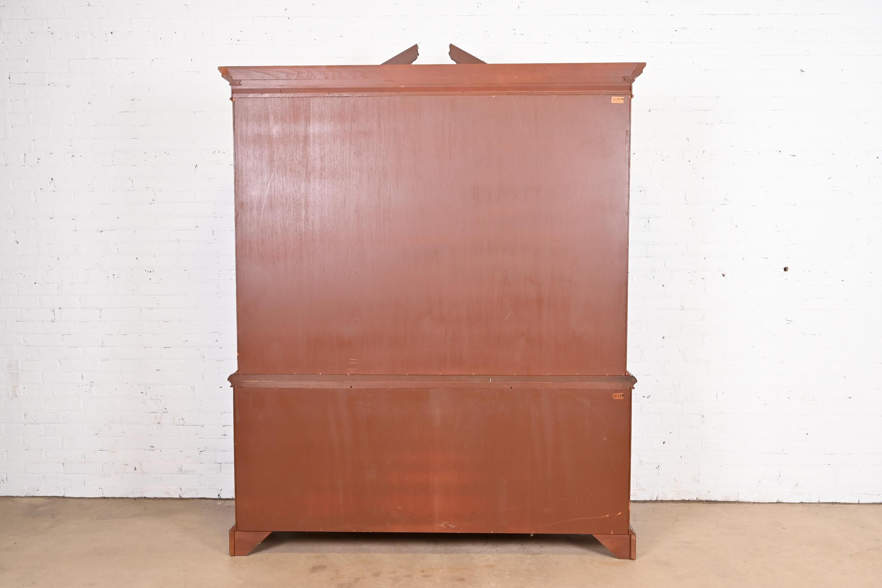 Mueble Baker Librería histórica Charleston de caoba con frente de separación en venta 5