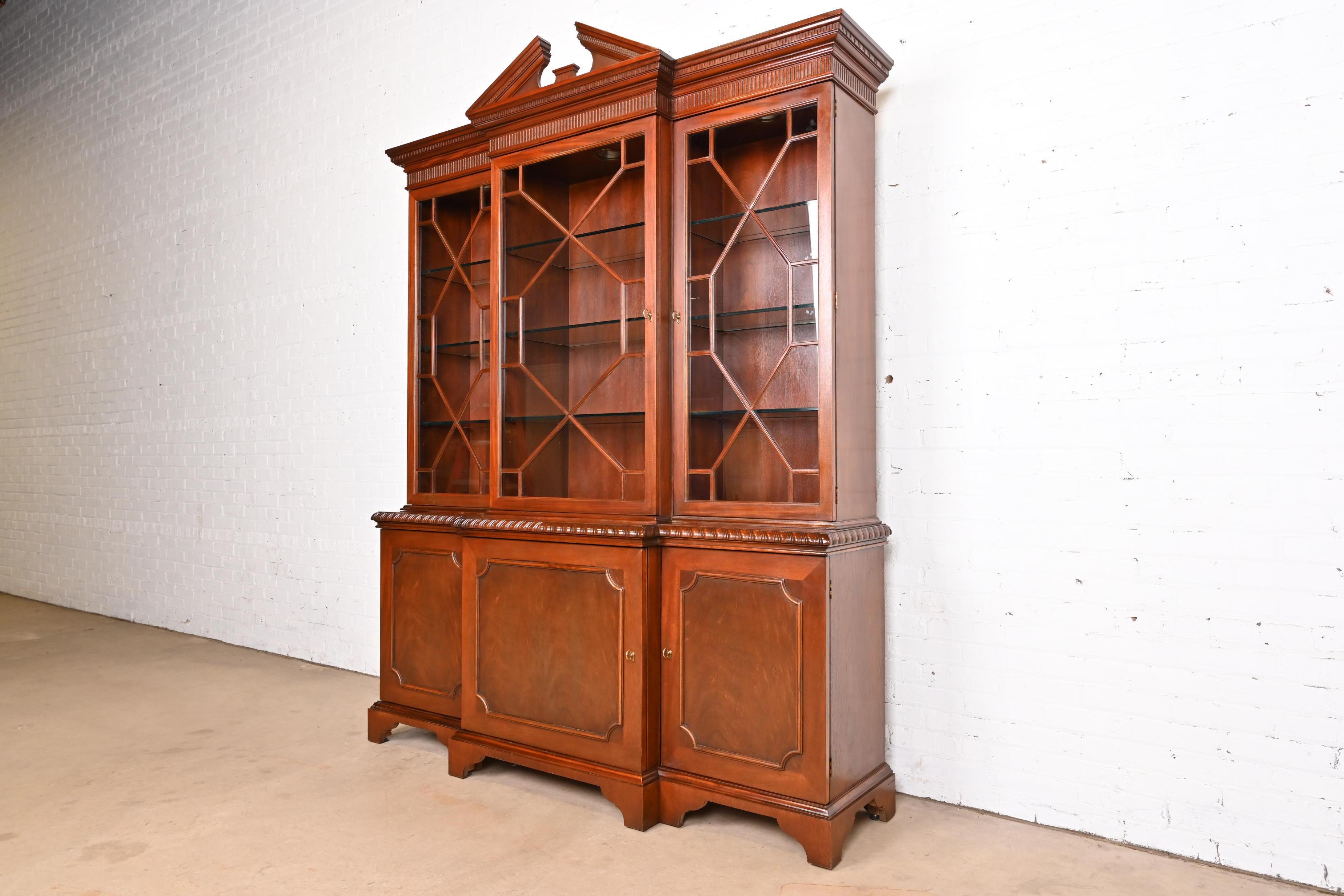 Mueble Baker Librería histórica Charleston de caoba con frente de separación Estadounidense en venta