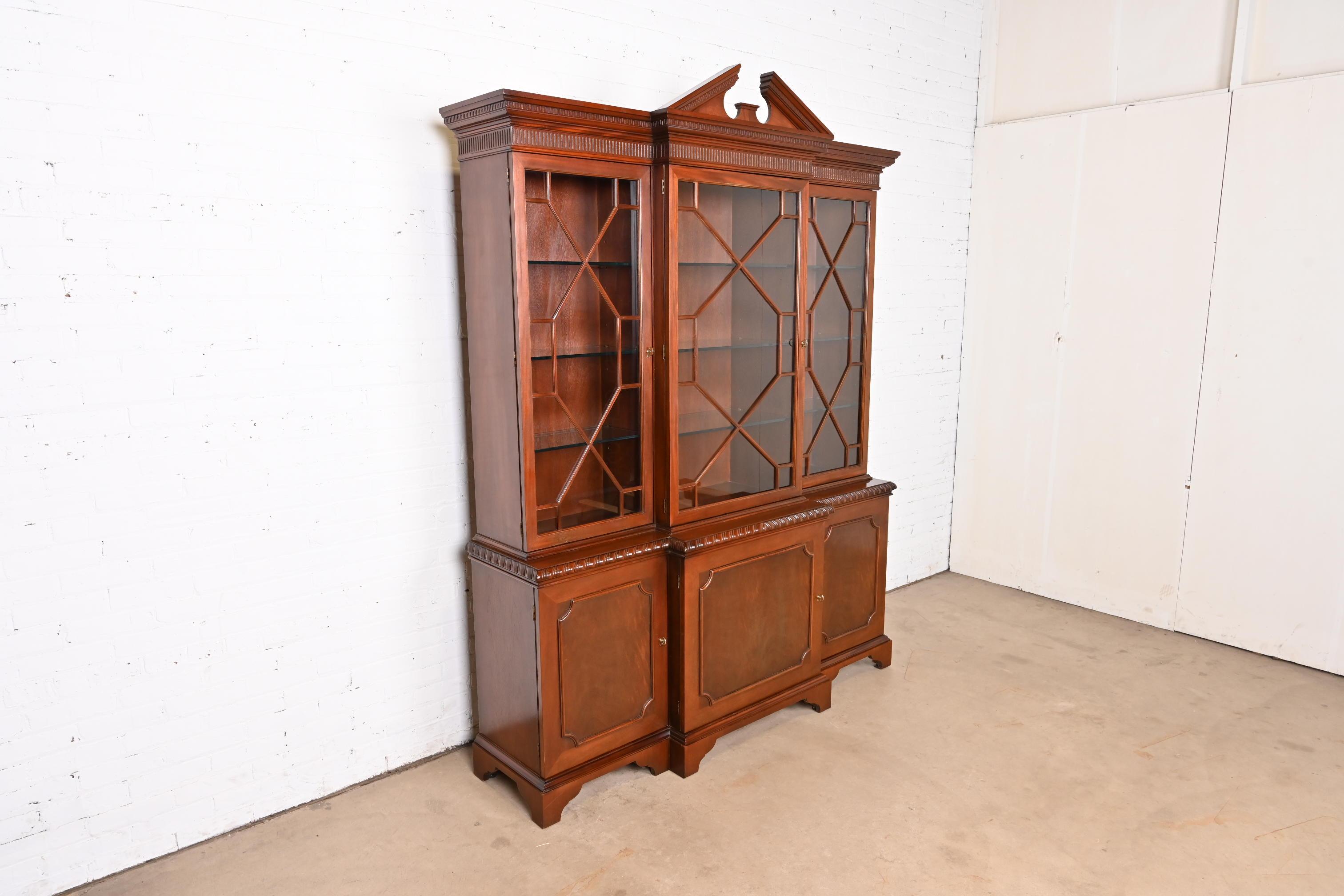 Mueble Baker Librería histórica Charleston de caoba con frente de separación en Bueno estado para la venta en South Bend, IN